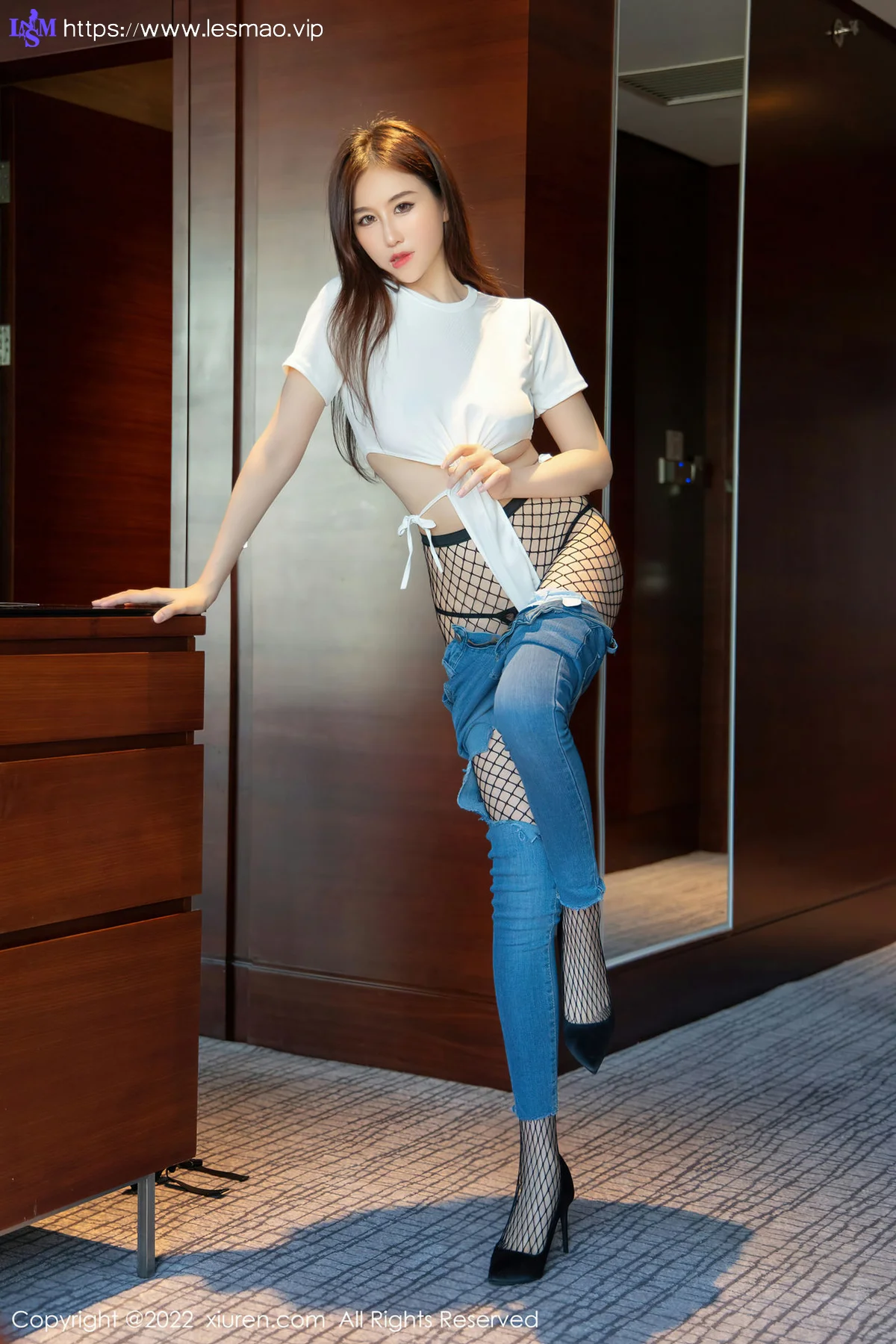 XiuRen 秀人 No.4481 网格丝袜  月音瞳 性感写真 - 14