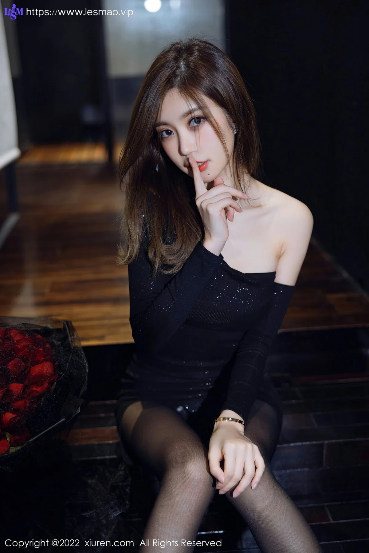 XiuRen 秀人 No.4498 短裙黑丝 绮里嘉ula 性感写真111 - 13