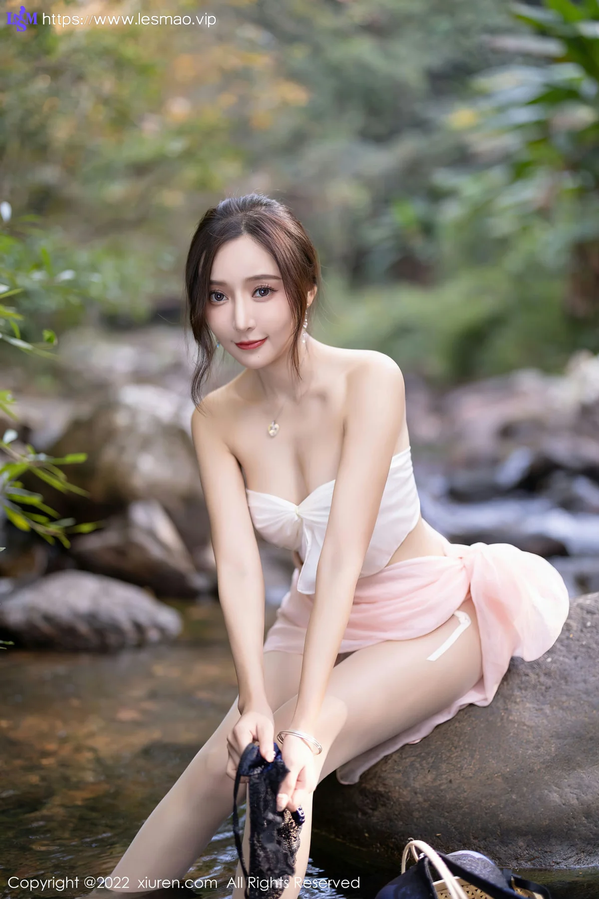 XiuRen 秀人 No.4511 野外拍摄 王馨瑶yanni 性感写真11 - 35