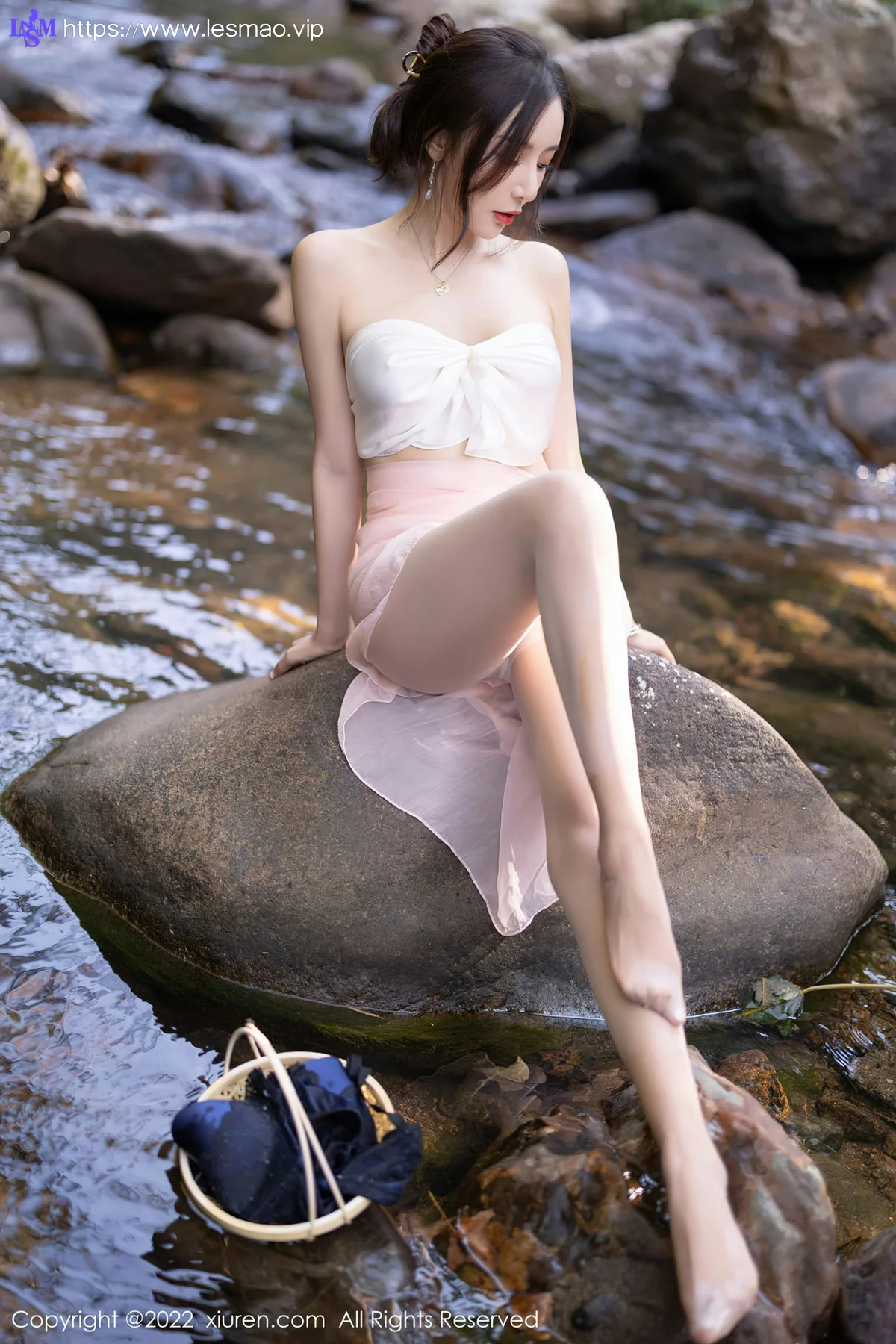 XiuRen 秀人 No.4511 野外拍摄 王馨瑶yanni 性感写真11 - 38
