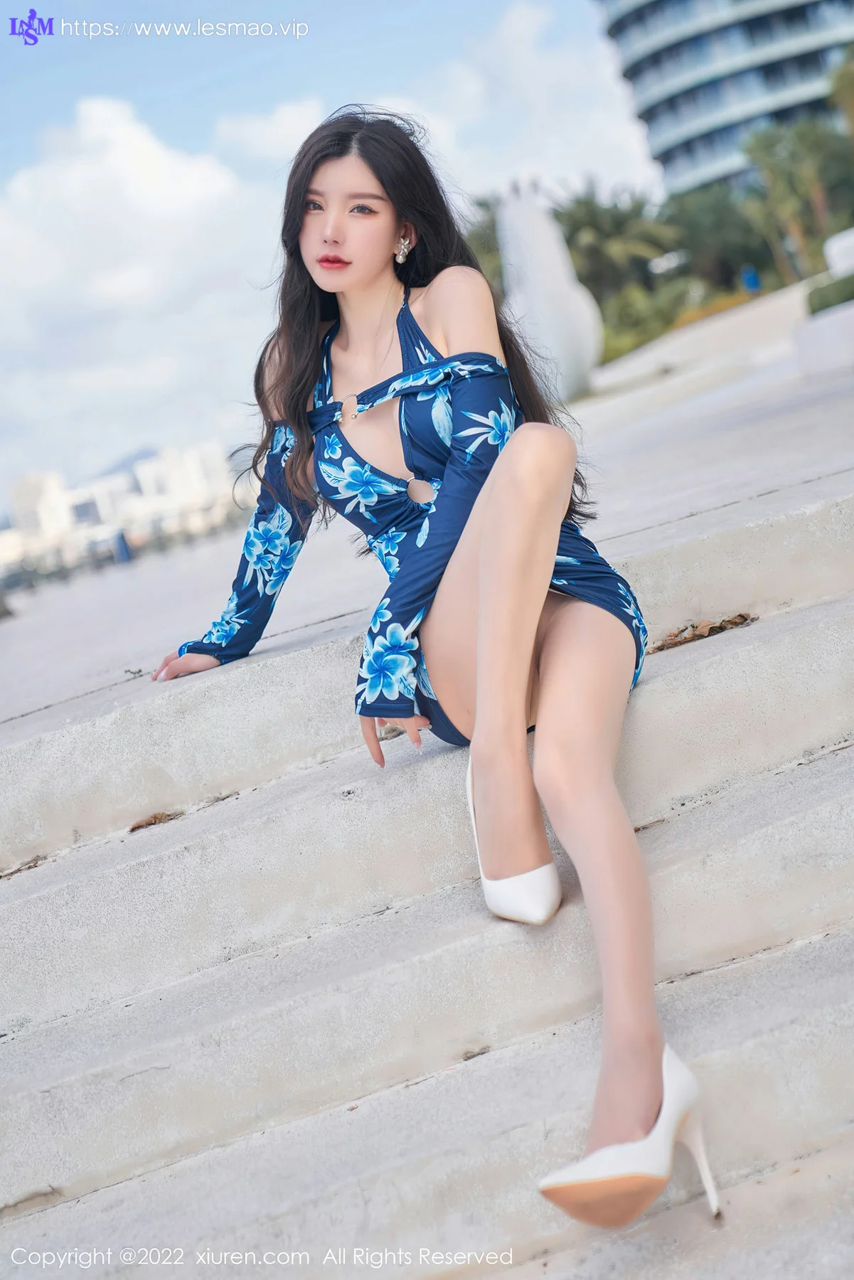 XiuRen 秀人 No.4563 魅惑原色丝袜 周于希Sally 三亚旅拍111 - 16