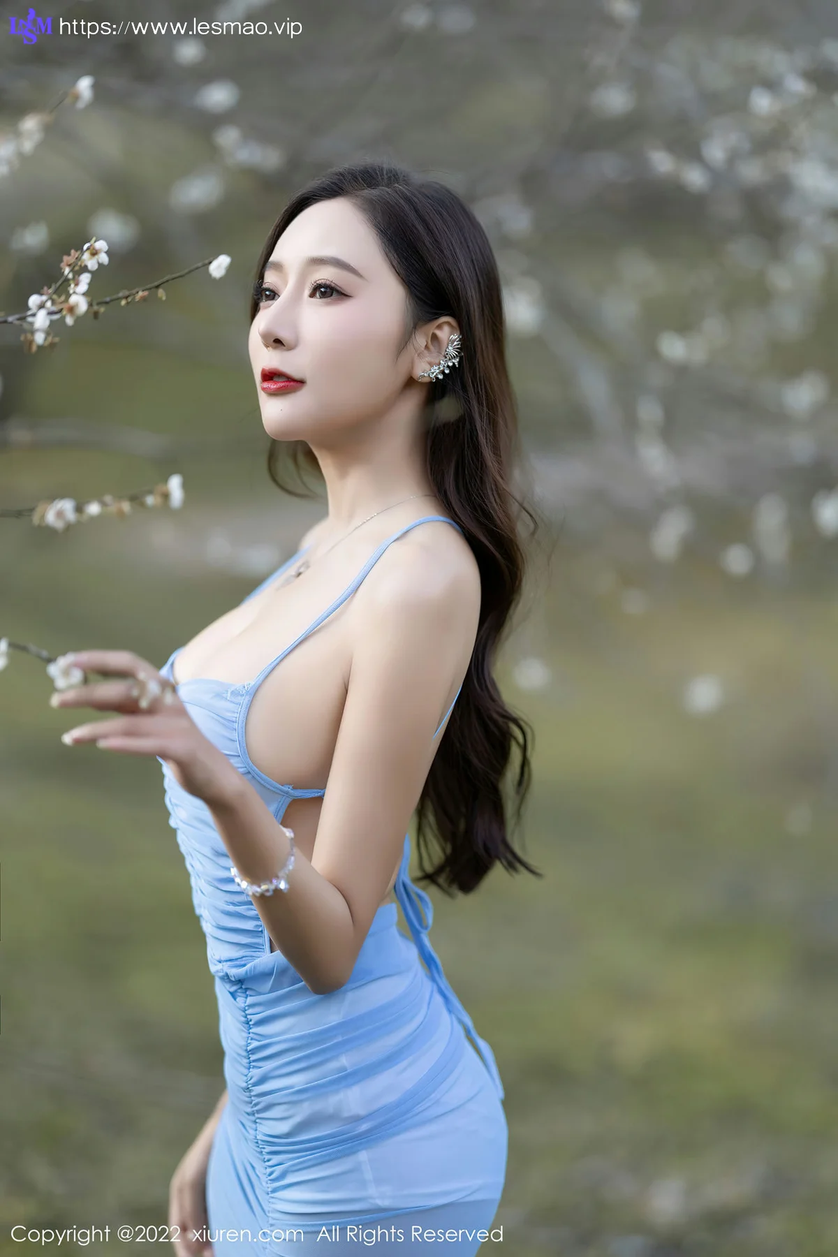 XiuRen 秀人 No.4581 户外拍摄 王馨瑶yanni 性感写真11 - 14