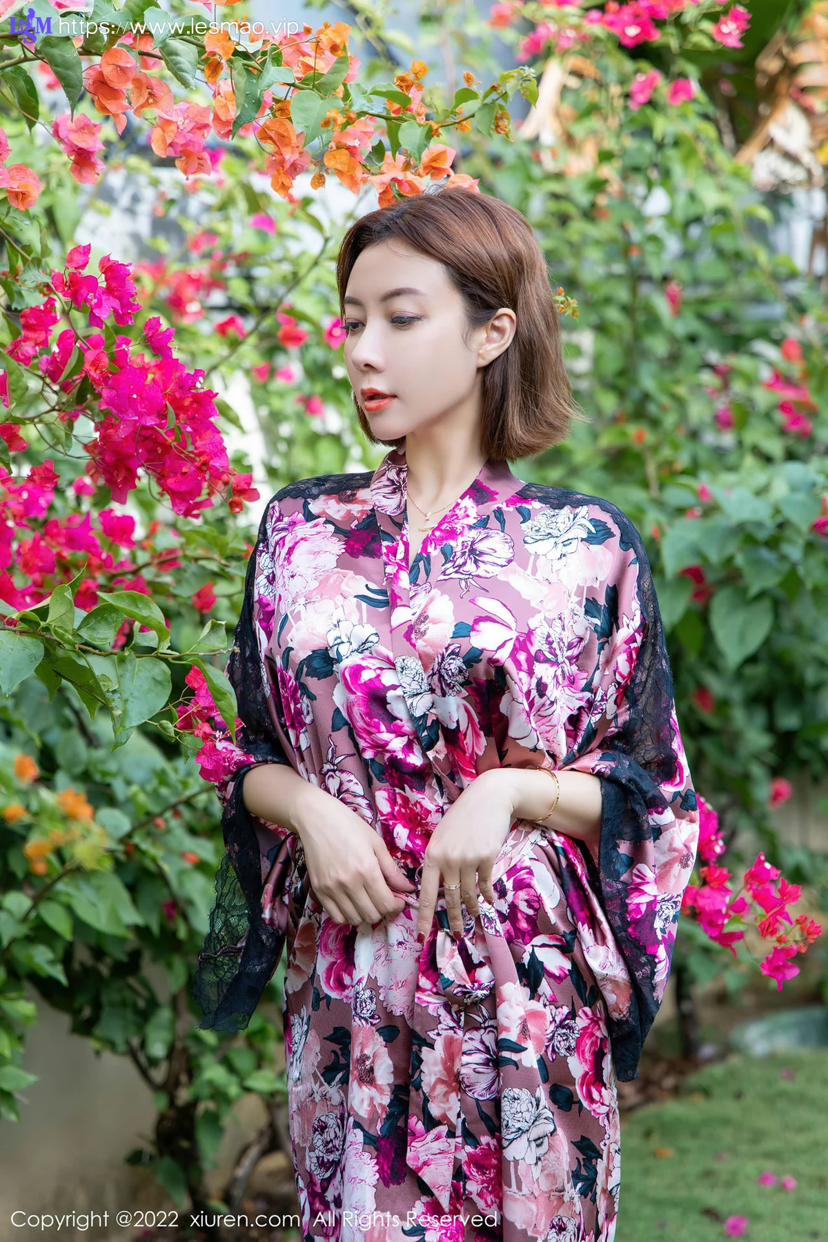 XiuRen 秀人 No.4656 灰色蕾丝内衣 果儿Victoria 性感御姐旅拍 - 12