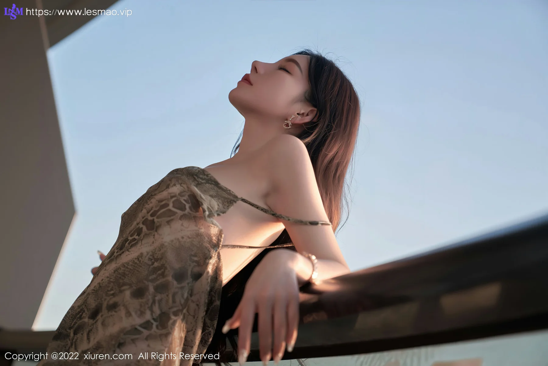 XiuRen 秀人 No.4676 诱人原色丝袜 周于希Sally 三亚旅拍写真111 - 21