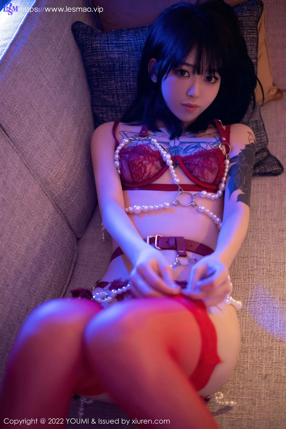 XiuRen 秀人 No.4805 红色丝袜丝 奶瓶. 性感写真 - 45