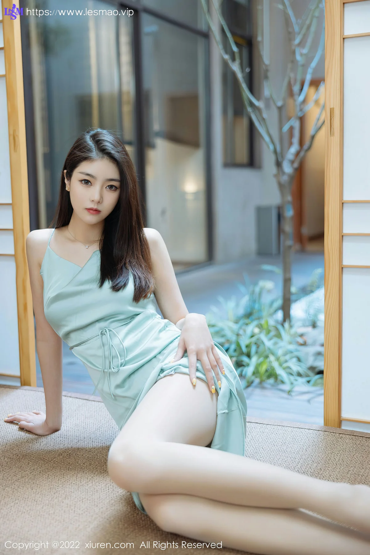 XiuRen 秀人 No.4832 简约白色外衣 可樂Vicky 性感写真2 - 33