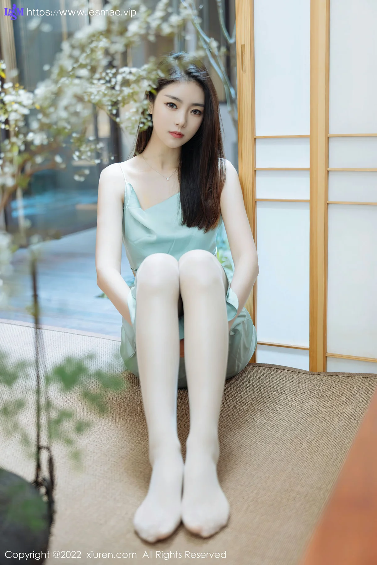 XiuRen 秀人 No.4832 简约白色外衣 可樂Vicky 性感写真2 - 35