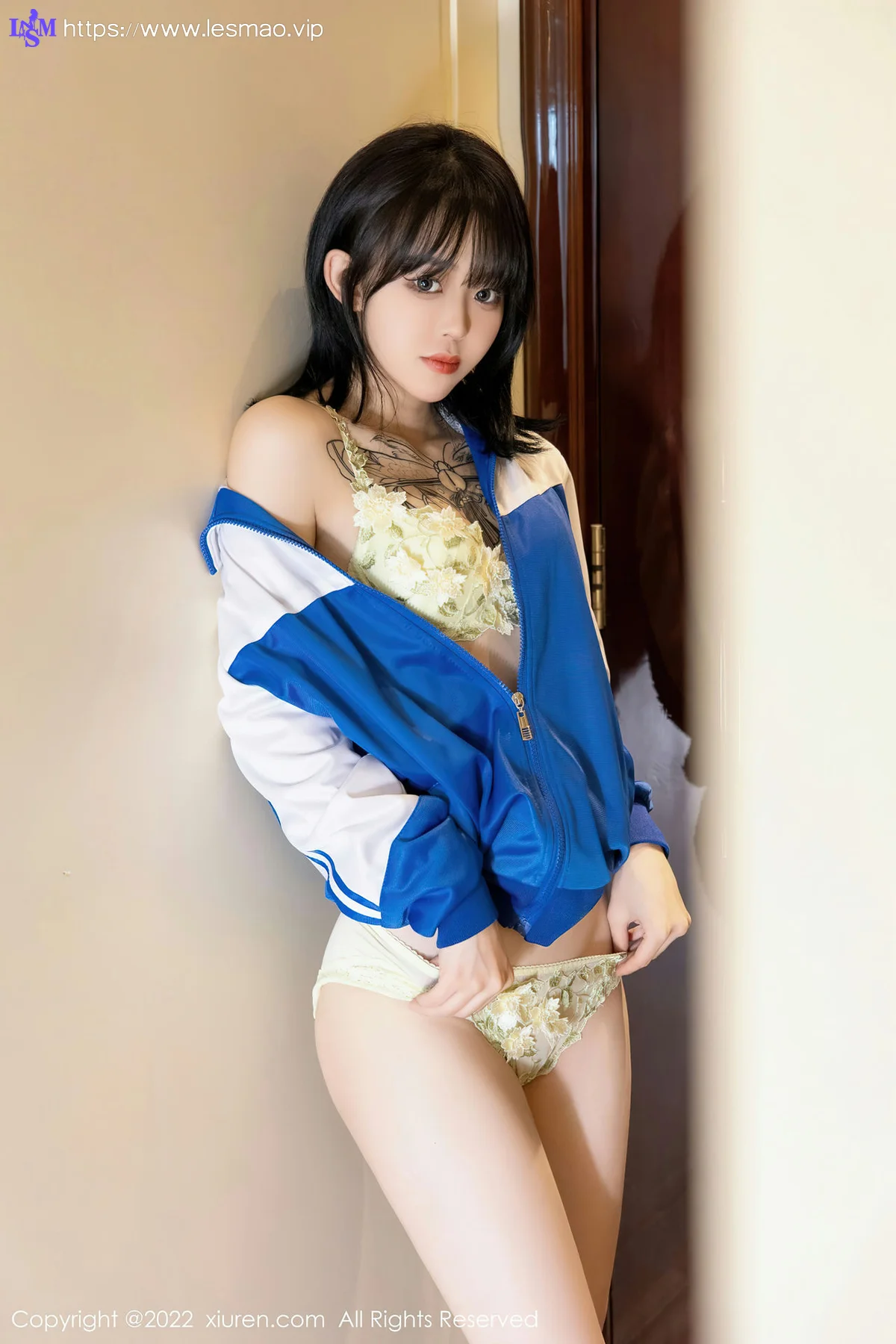 XiuRen 秀人 No.4838 极致美腿 奶瓶. 性感写真1 - 33