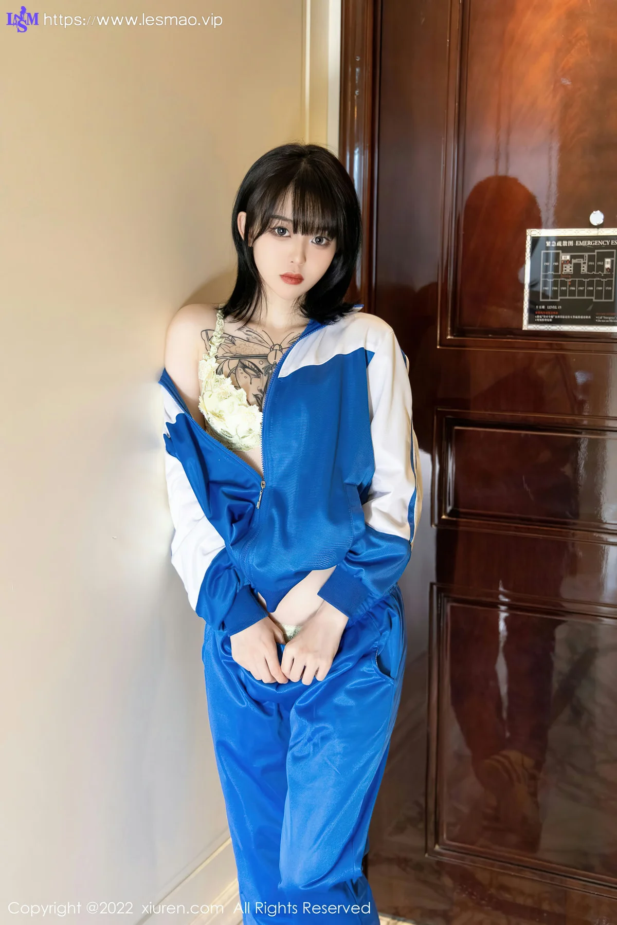 XiuRen 秀人 No.4838 极致美腿 奶瓶. 性感写真1 - 37