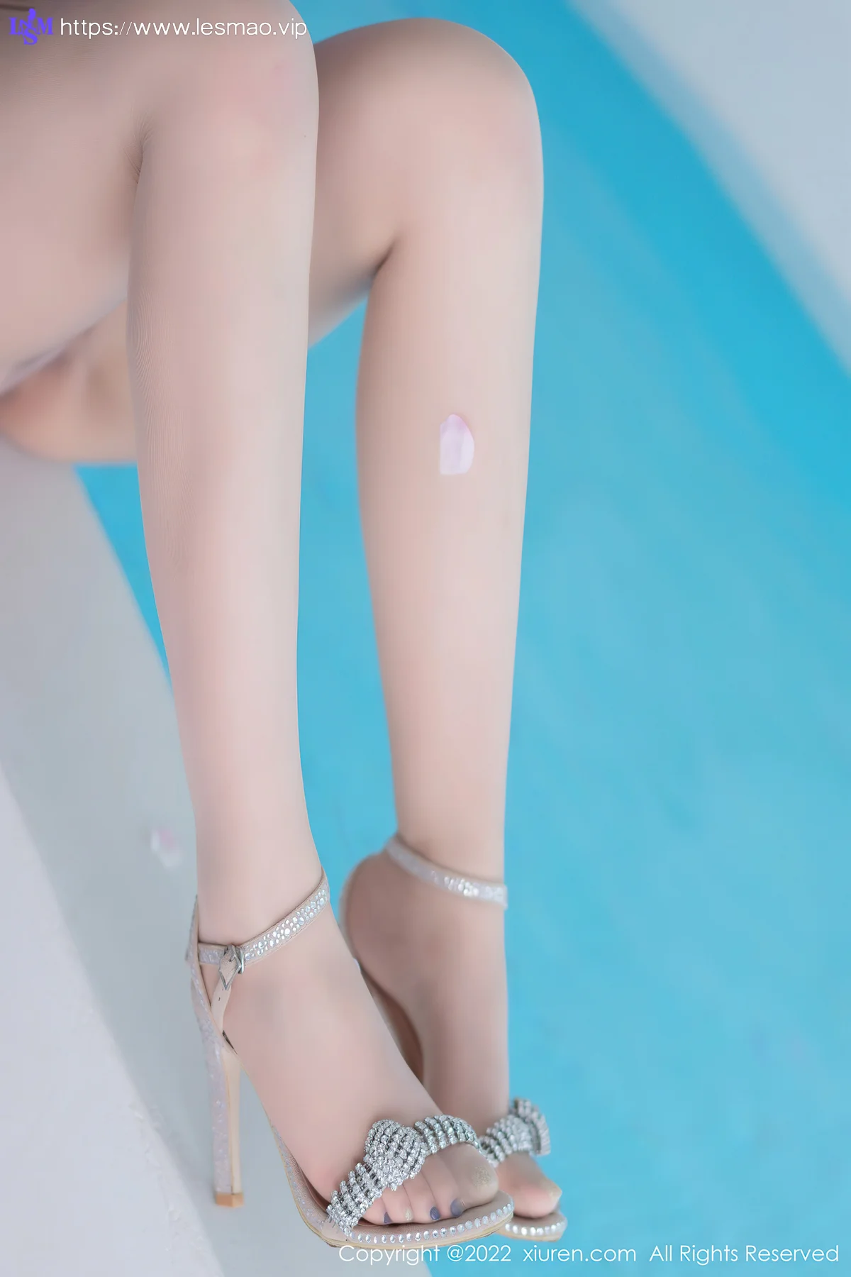 XiuRen 秀人 No.4903 浑圆美臀 小海臀Rena 大理旅拍33 - 39