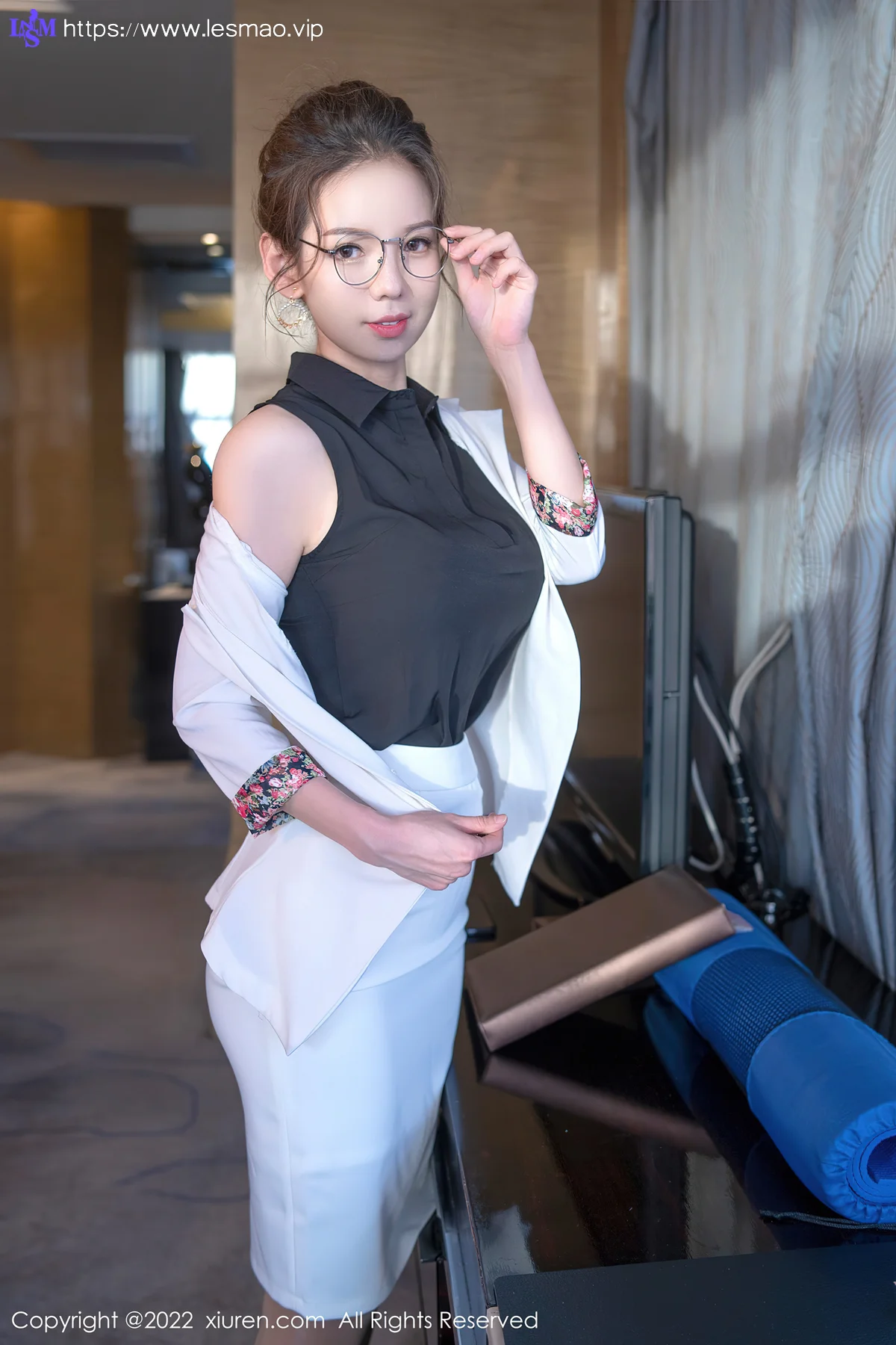 XiuRen 秀人 No.4917  会跳舞的小姐姐  大美媚京 性感写真33 - 11