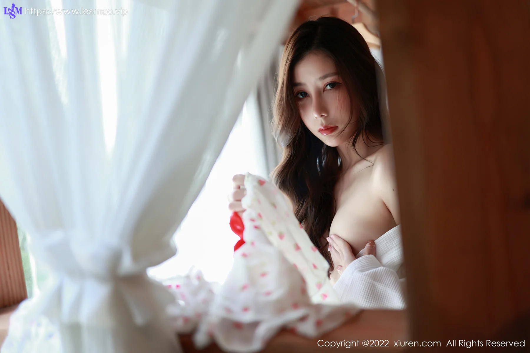 XiuRen 秀人 No.4932 白色睡袍 尹甜甜 性感写真33 - 21