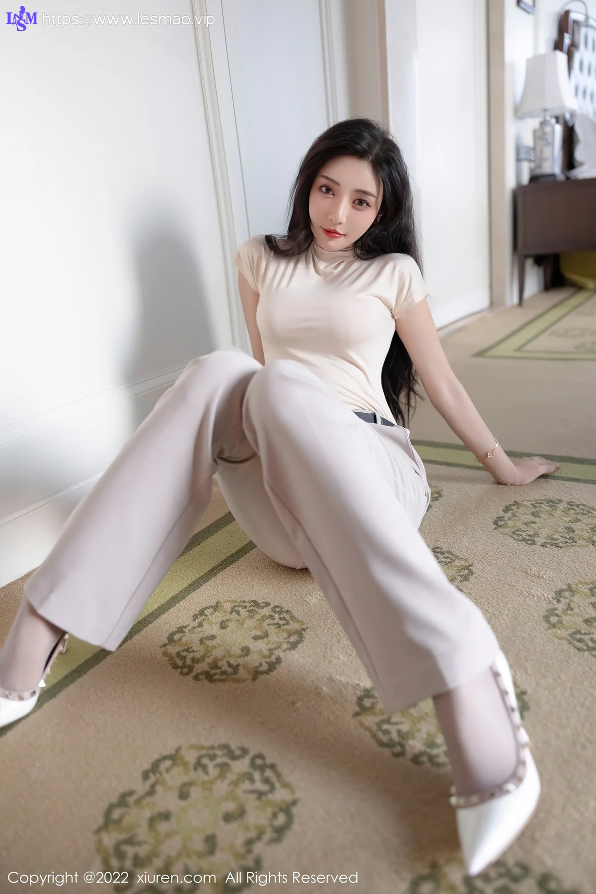 XiuRen 秀人 No.5015 魅惑灰丝 王馨瑶yanni 厦门旅拍111 - 46