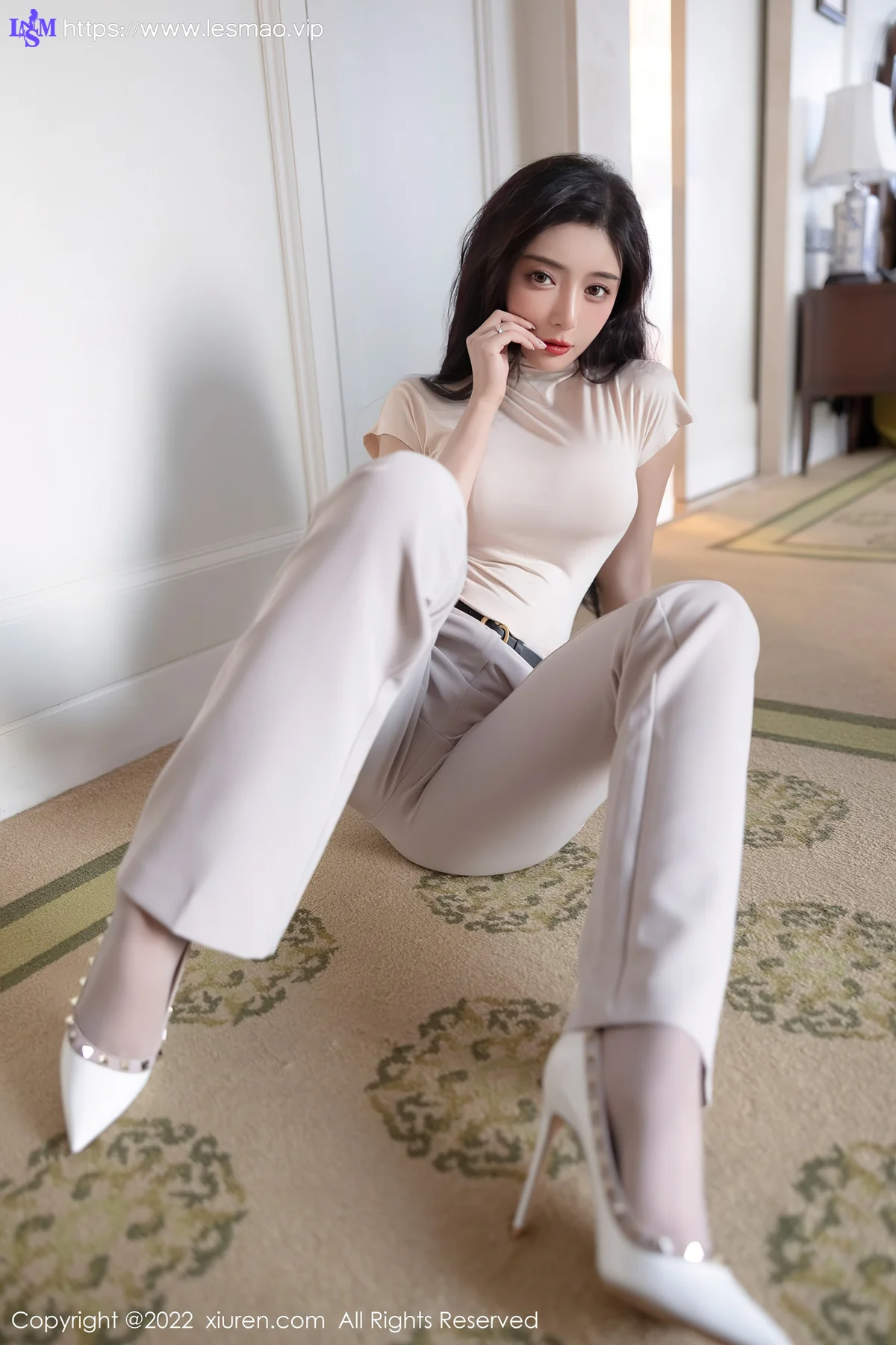 XiuRen 秀人 No.5015 魅惑灰丝 王馨瑶yanni 厦门旅拍111 - 48