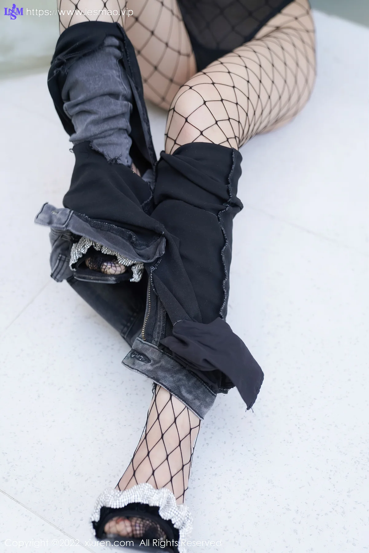 XiuRen 秀人 No.5083 网格丝袜 萌汉药baby 性感写真 - 13