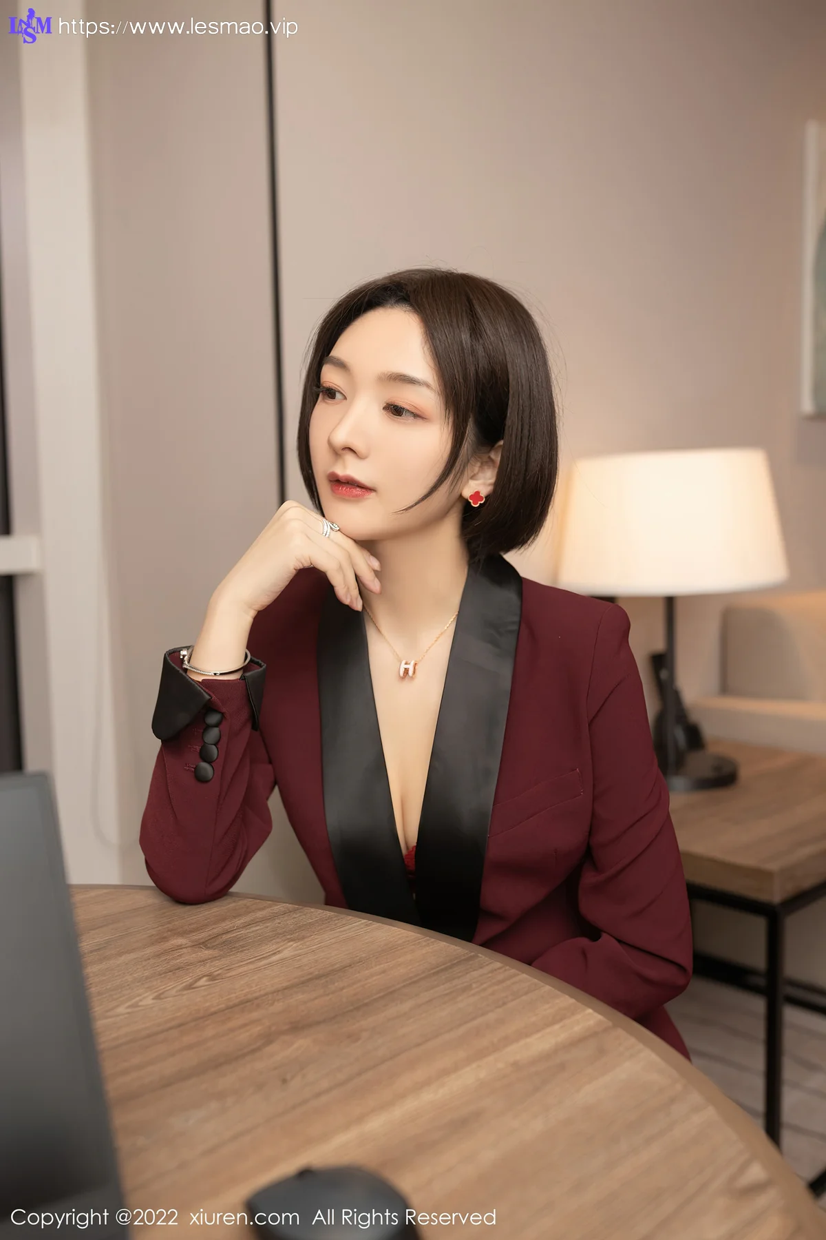 XiuRen 秀人 No.5111 角色扮演女老板 Angela小热巴 性感写真3 - 19