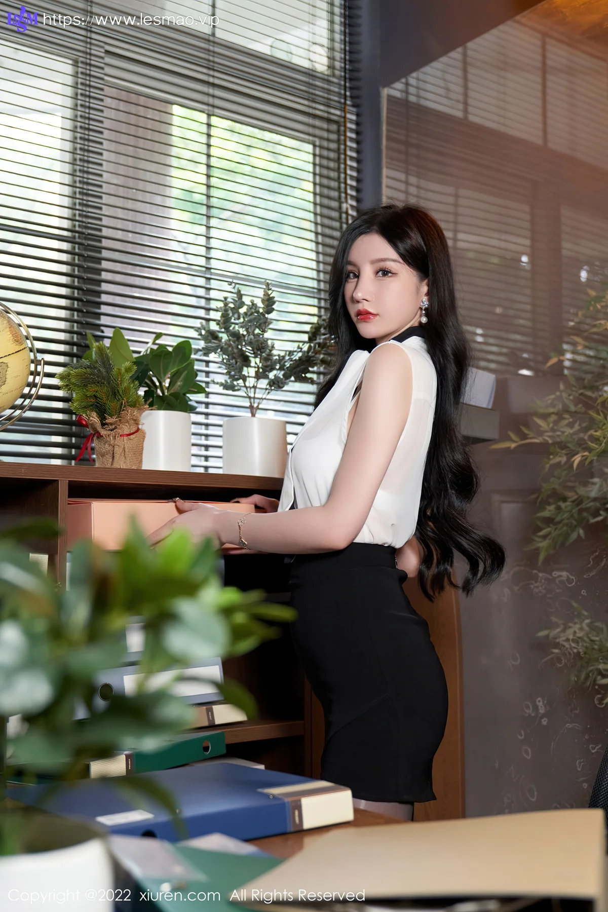 XiuRen 秀人 No.5217 私家女侦探剧情风格 周于希Sally 心愿旅拍11 - 12