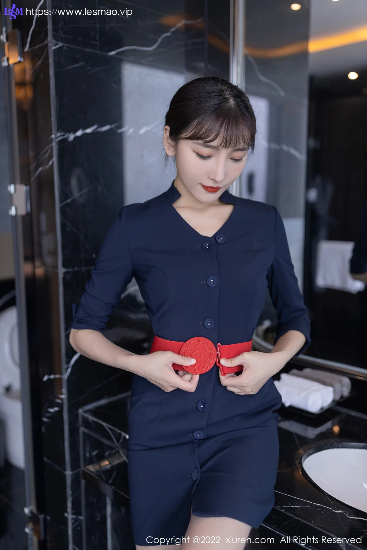 XiuRen 秀人 No.5245 空姐制服 陆萱萱 广州-云南旅拍11 - 15