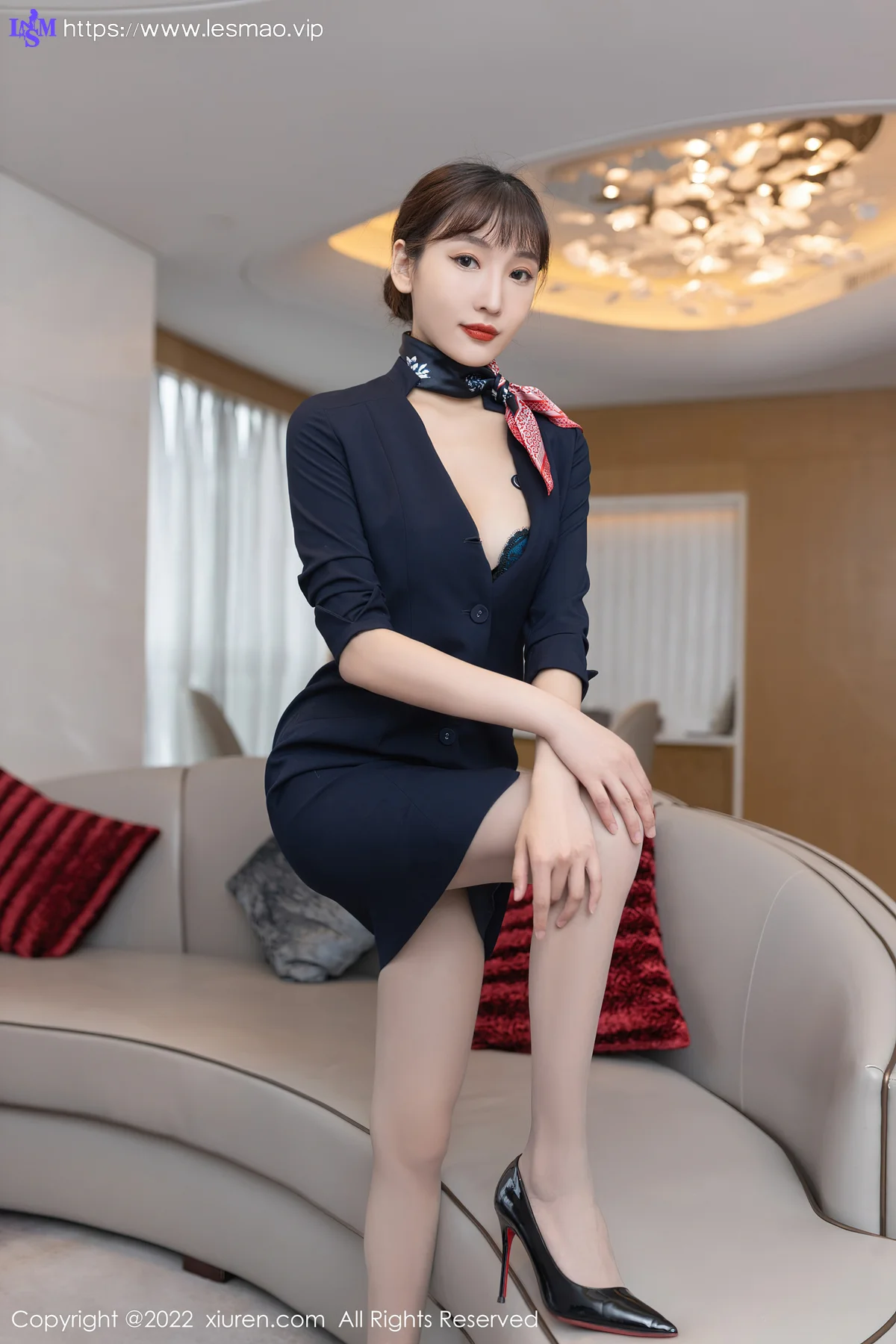 XiuRen 秀人 No.5245 空姐制服 陆萱萱 广州-云南旅拍11 - 16