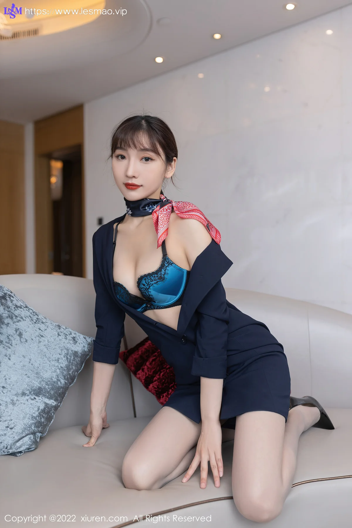 XiuRen 秀人 No.5245 空姐制服 陆萱萱 广州-云南旅拍11 - 23