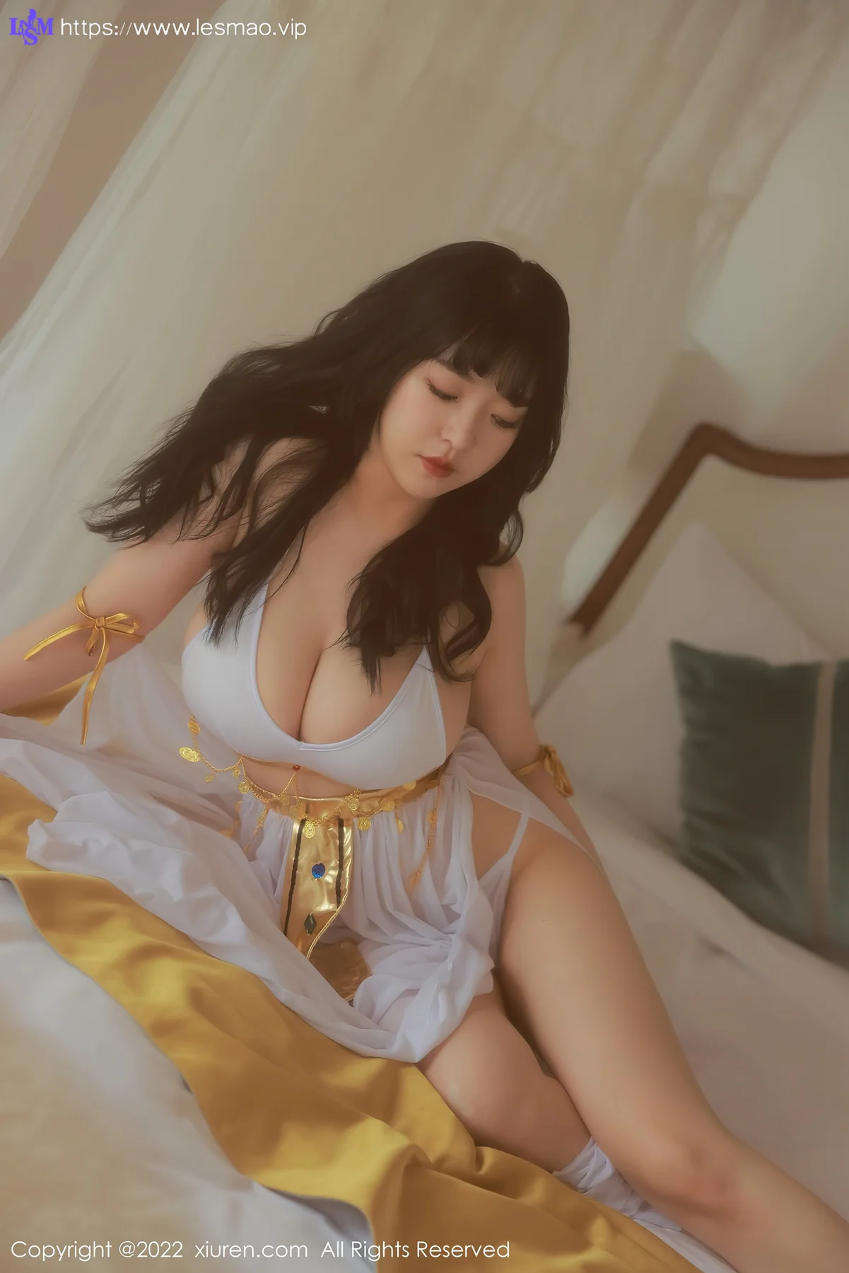 XiuRen 秀人 No.5341 童颜巨乳 奶酥36E 新人性感写真 - 21