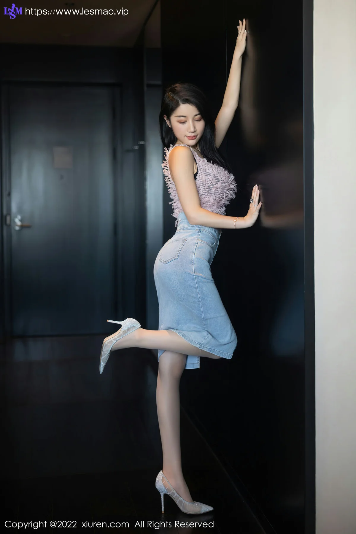 XiuRen 秀人 No.5489 原色丝袜 美七Mia 西双版纳旅拍 - 2