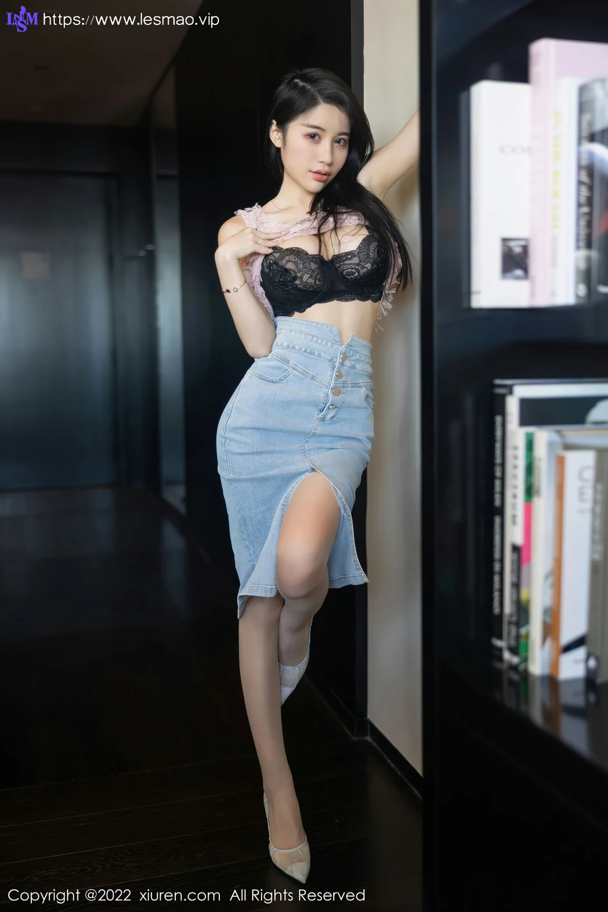 XiuRen 秀人 No.5489 原色丝袜 美七Mia 西双版纳旅拍 - 12