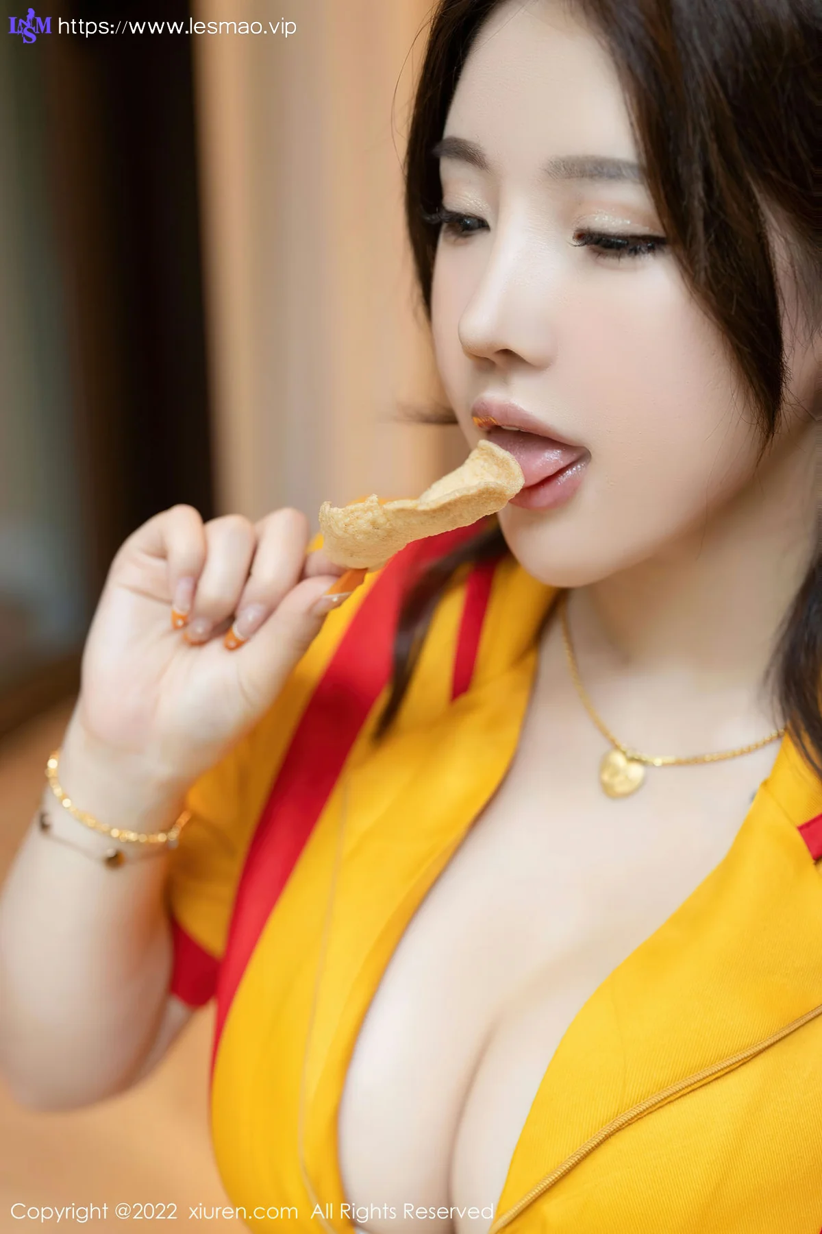 XiuRen 秀人 No.5509 服务员制服 小海臀Rena 海南万宁旅拍 - 11