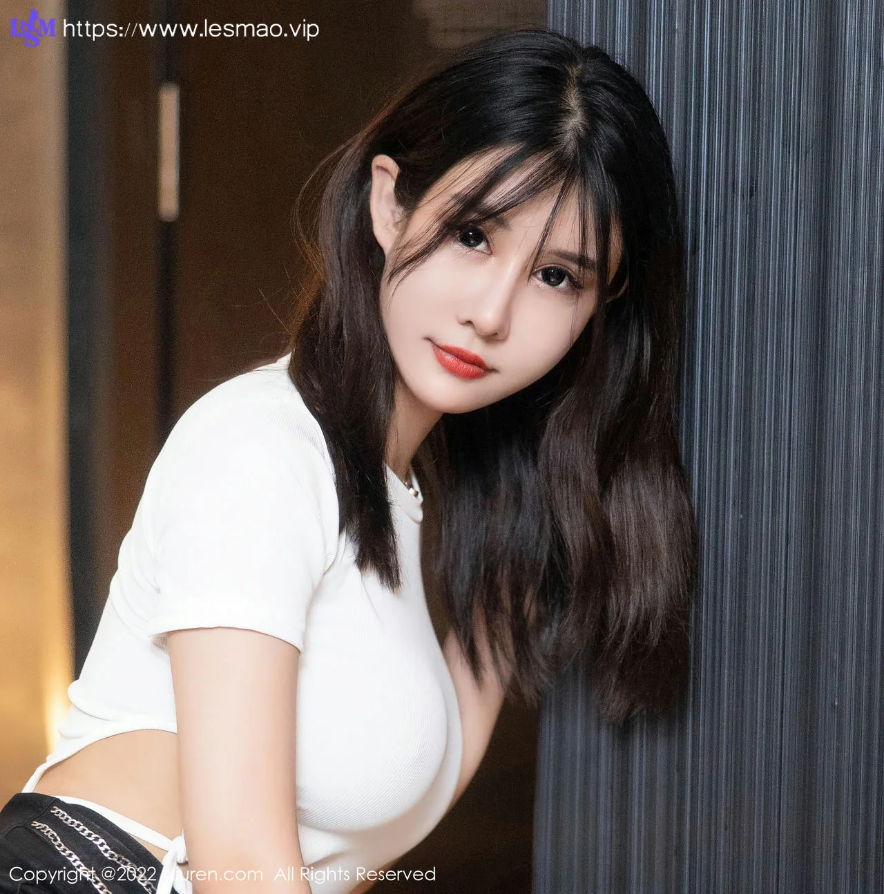 XiuRen 秀人 No.5546 夏沫沫tifa 黑色短裤性感写真1 - 4