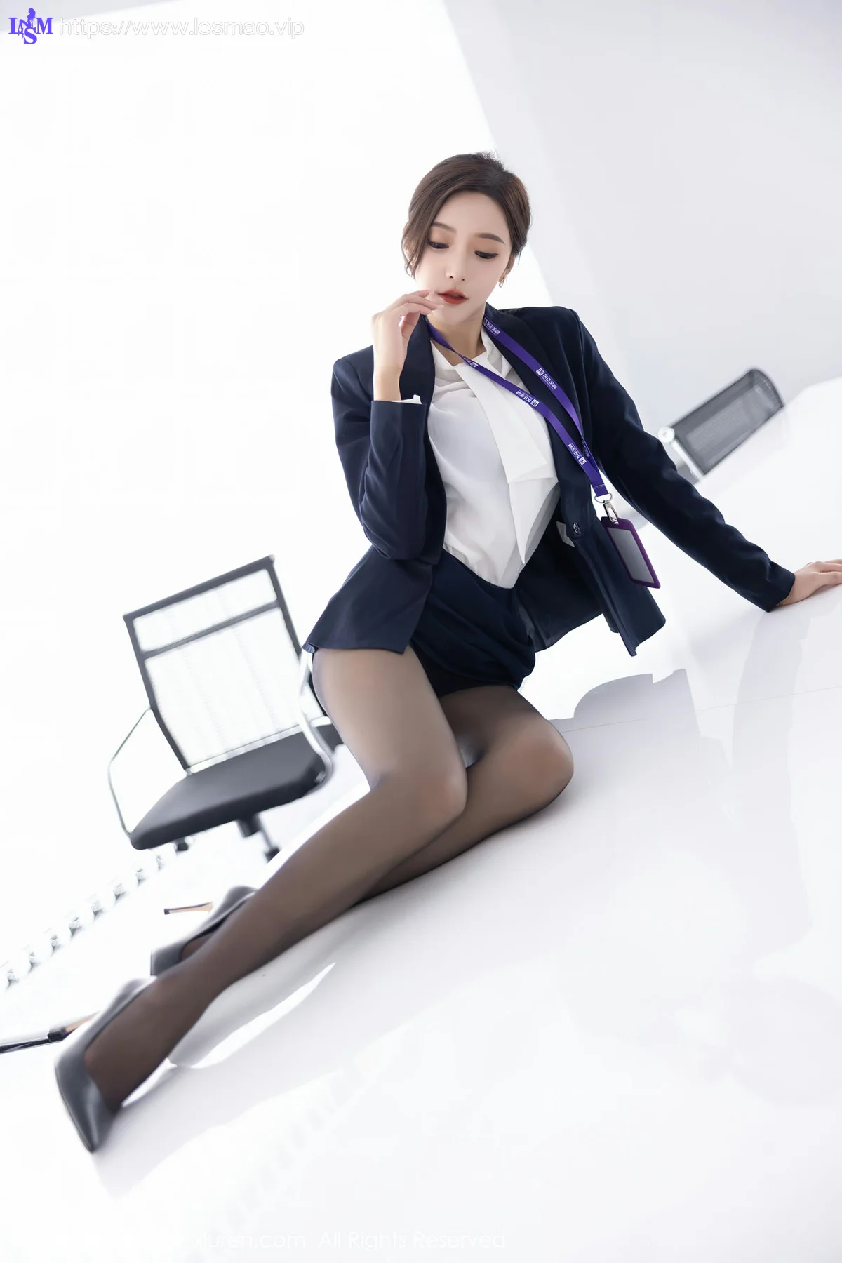 XiuRen 秀人 No.5563 王馨瑶yanniOL职业装 性感写真1 - 40