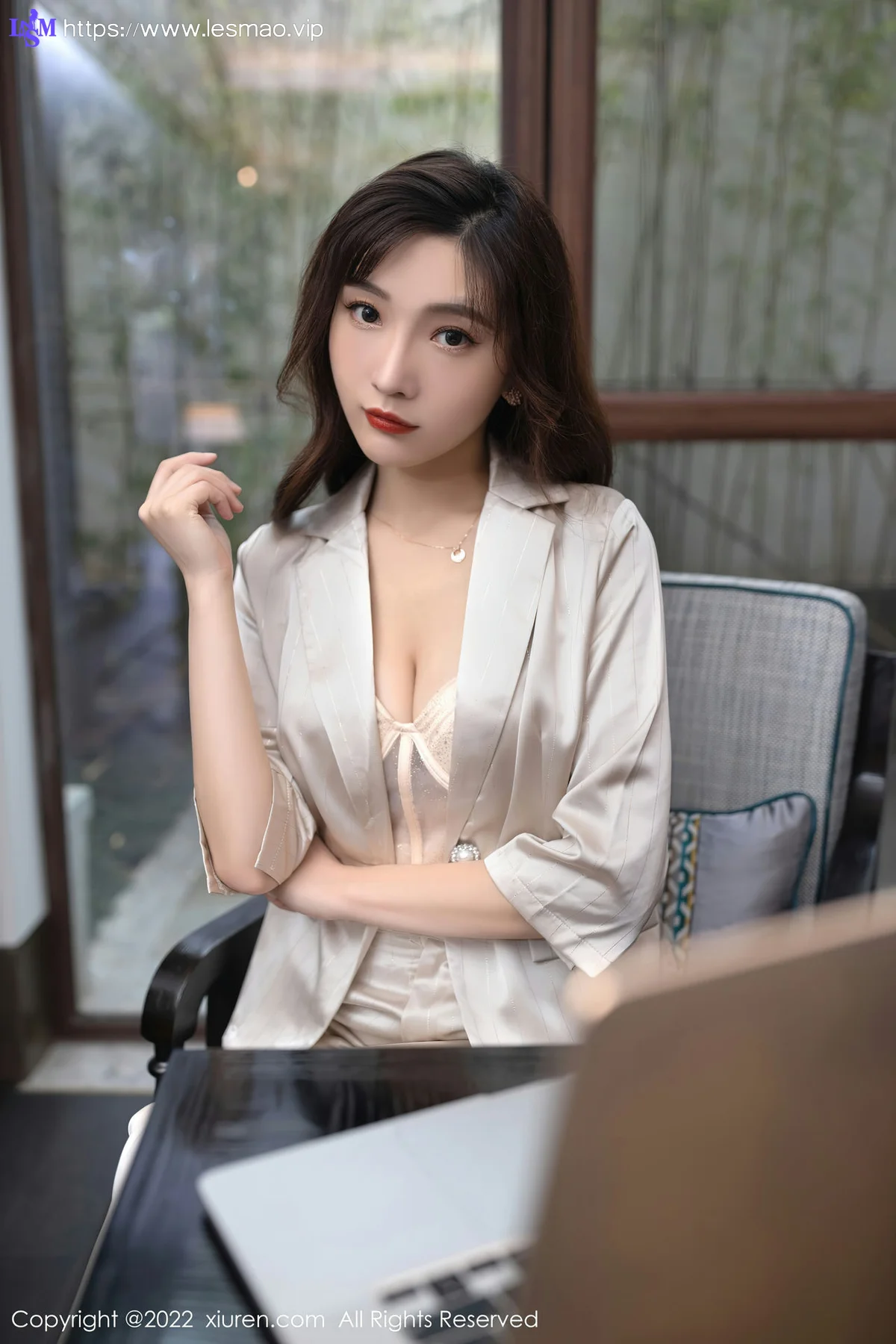 XiuRen 秀人 No.5594 陆萱萱 金色职业装性感私房写真111 - 4