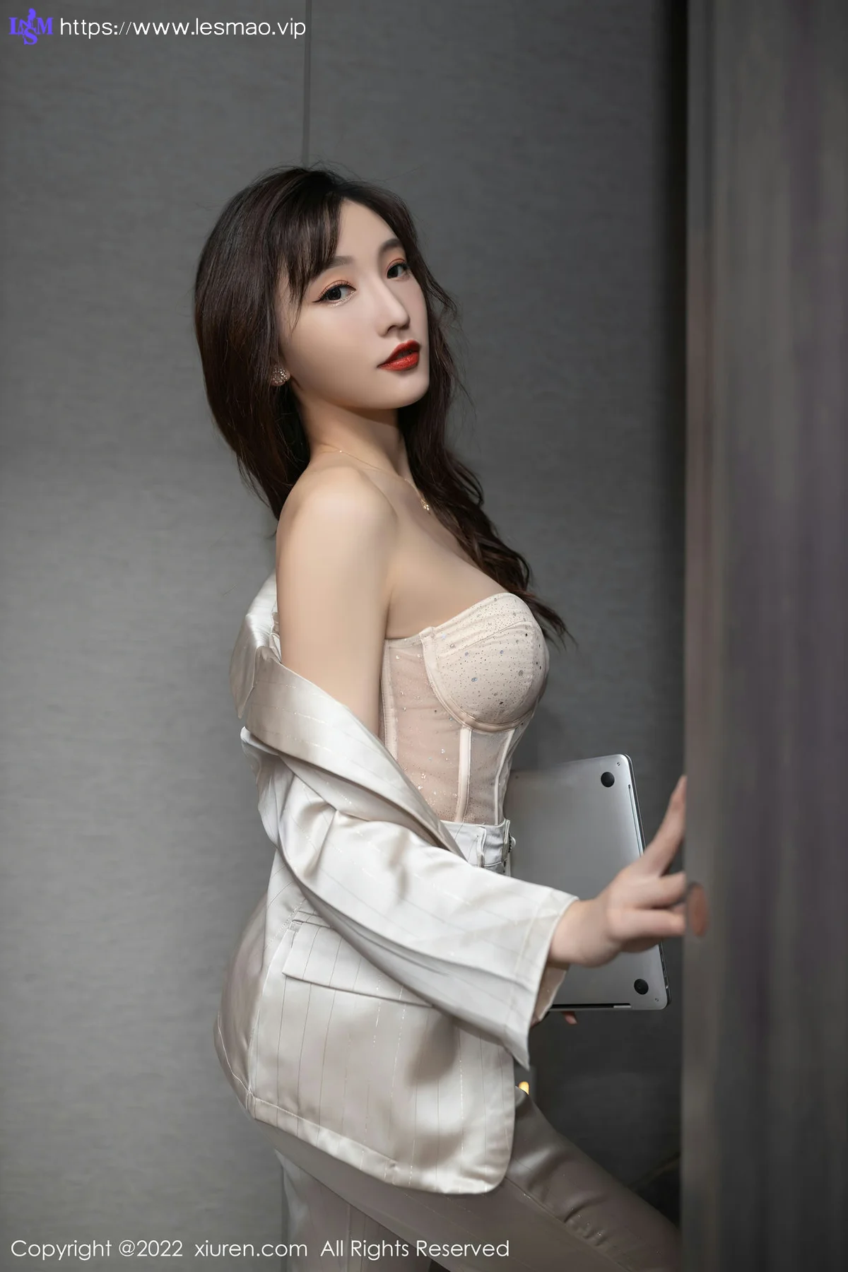 XiuRen 秀人 No.5594 陆萱萱 金色职业装性感私房写真111 - 15