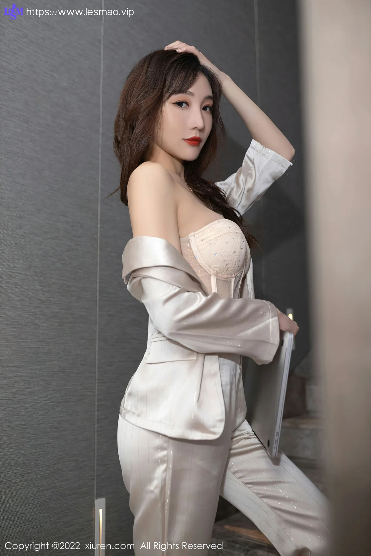 XiuRen 秀人 No.5594 陆萱萱 金色职业装性感私房写真111 - 17