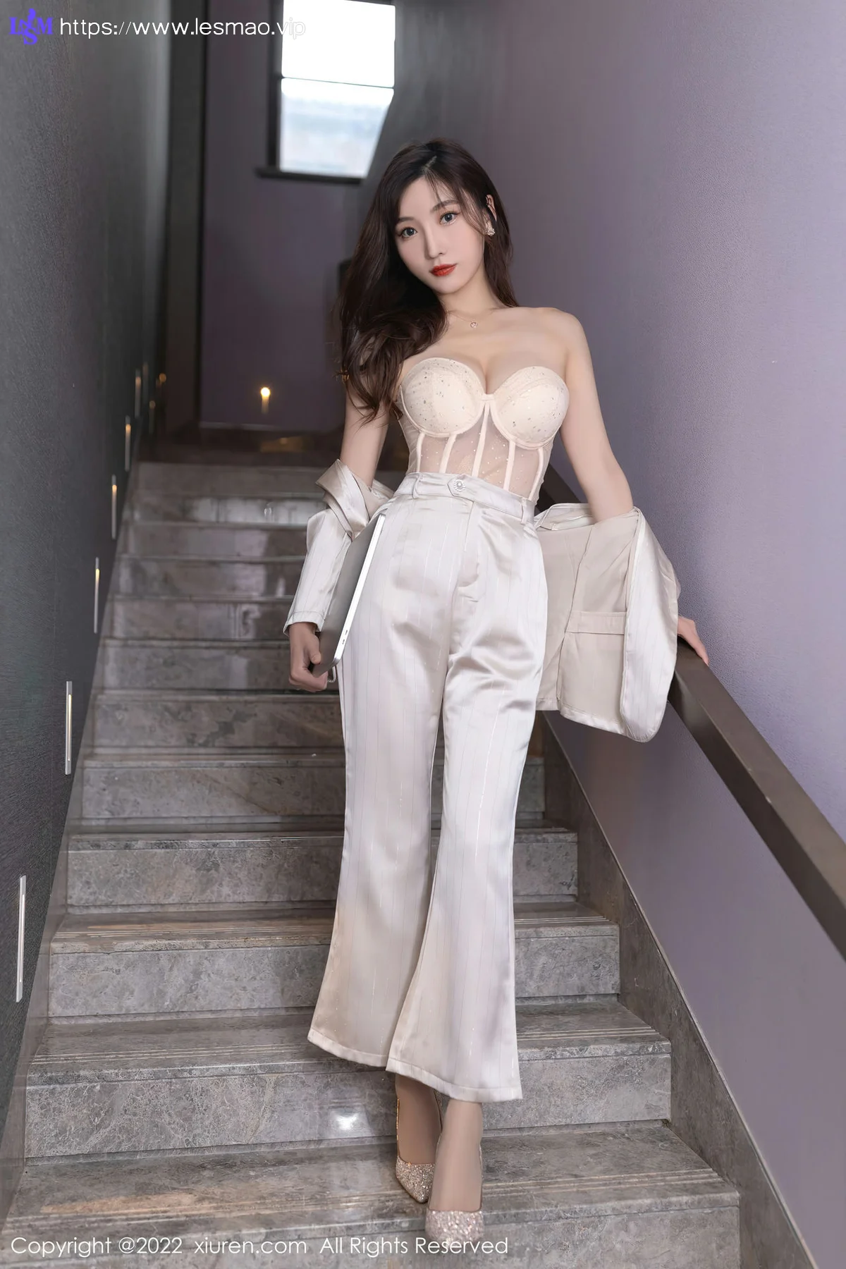 XiuRen 秀人 No.5594 陆萱萱 金色职业装性感私房写真111 - 18