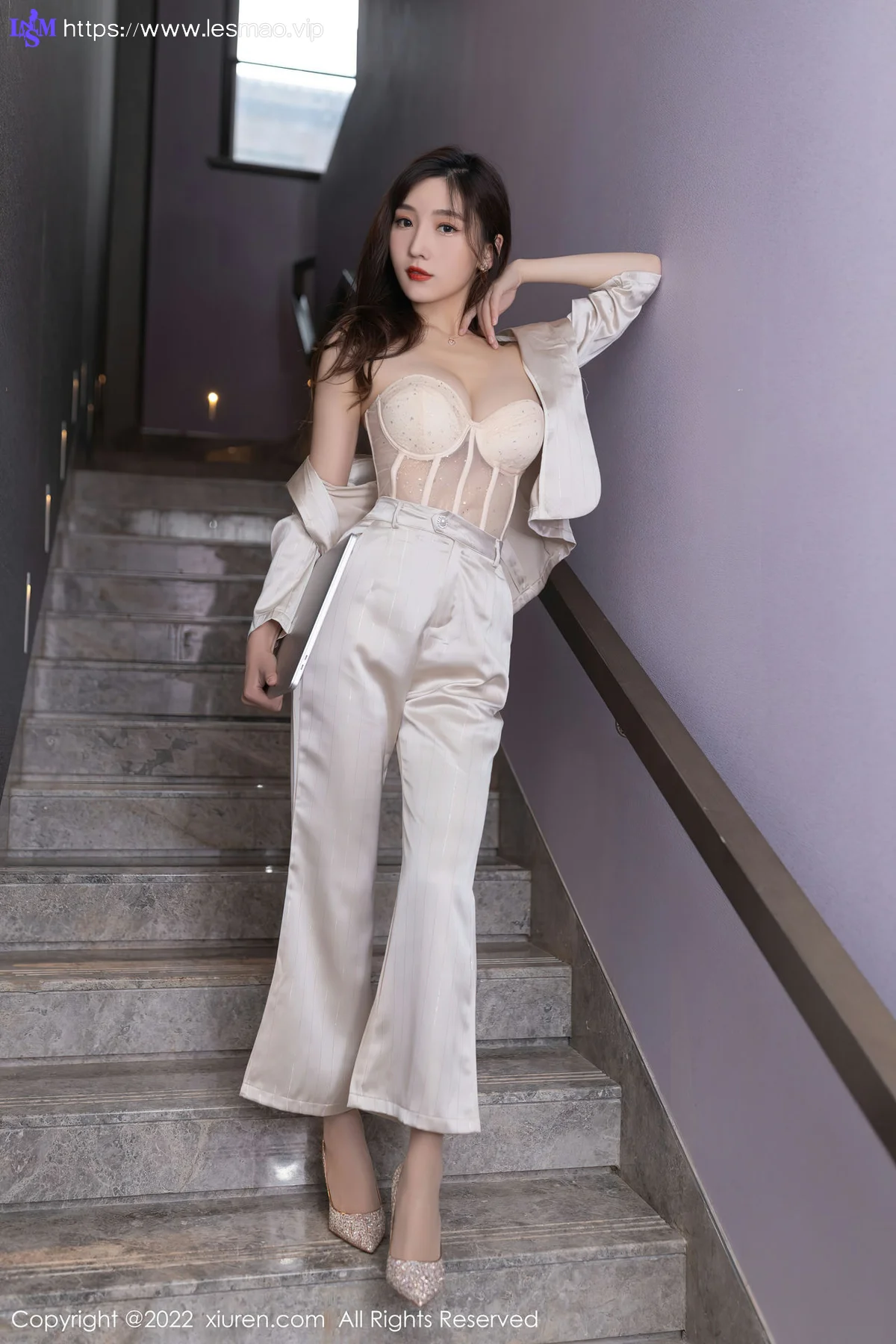 XiuRen 秀人 No.5594 陆萱萱 金色职业装性感私房写真111 - 19