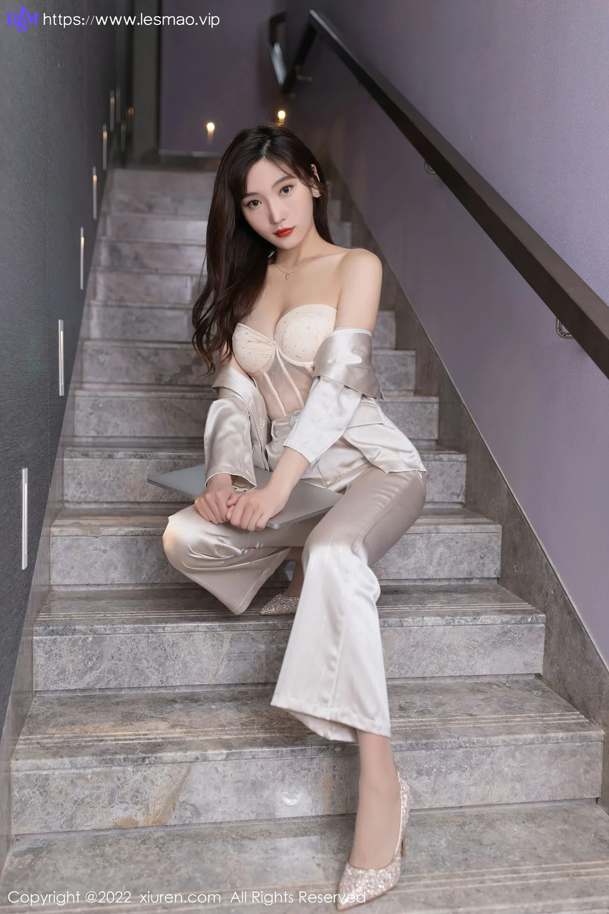XiuRen 秀人 No.5594 陆萱萱 金色职业装性感私房写真111 - 20