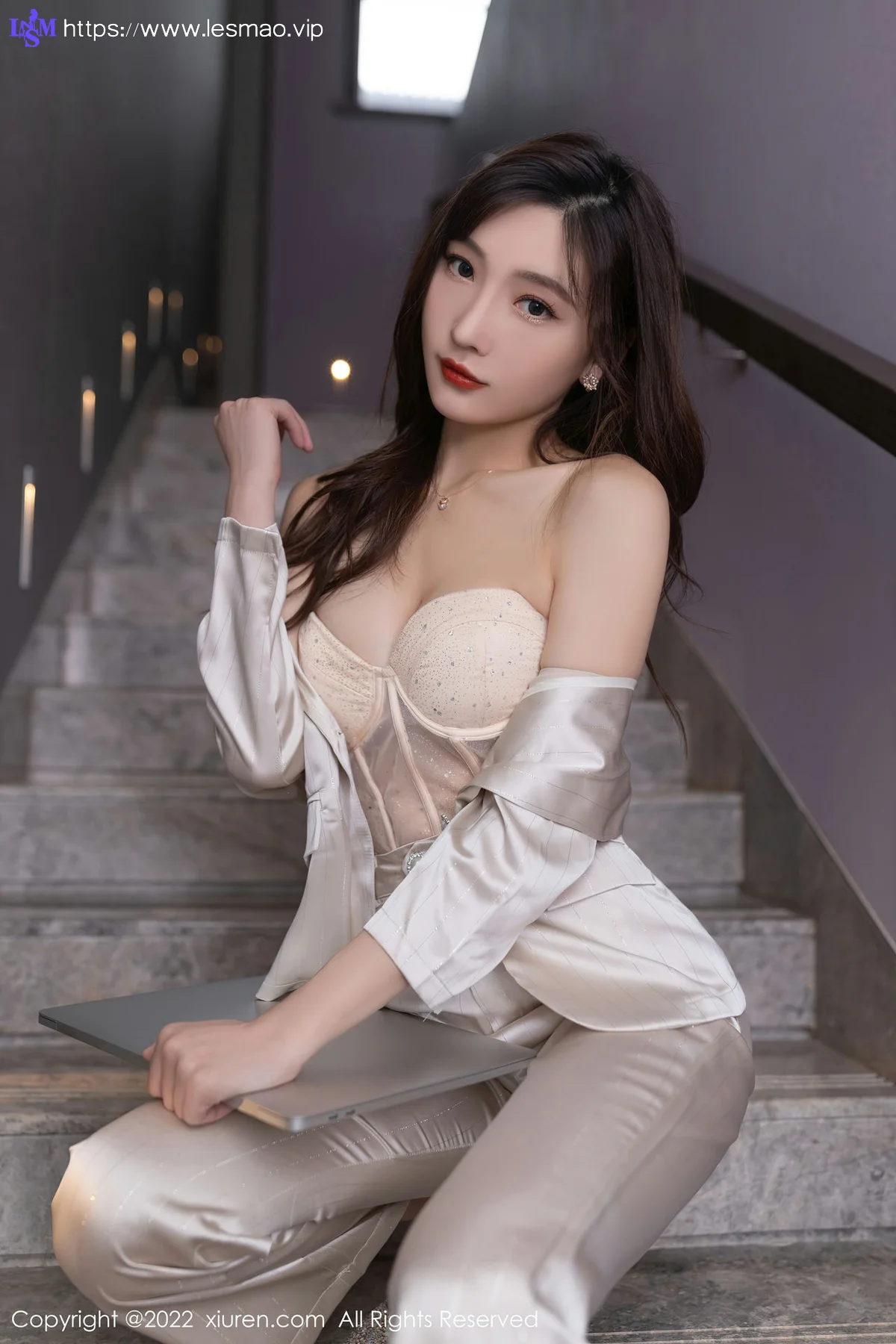 XiuRen 秀人 No.5594 陆萱萱 金色职业装性感私房写真111 - 23