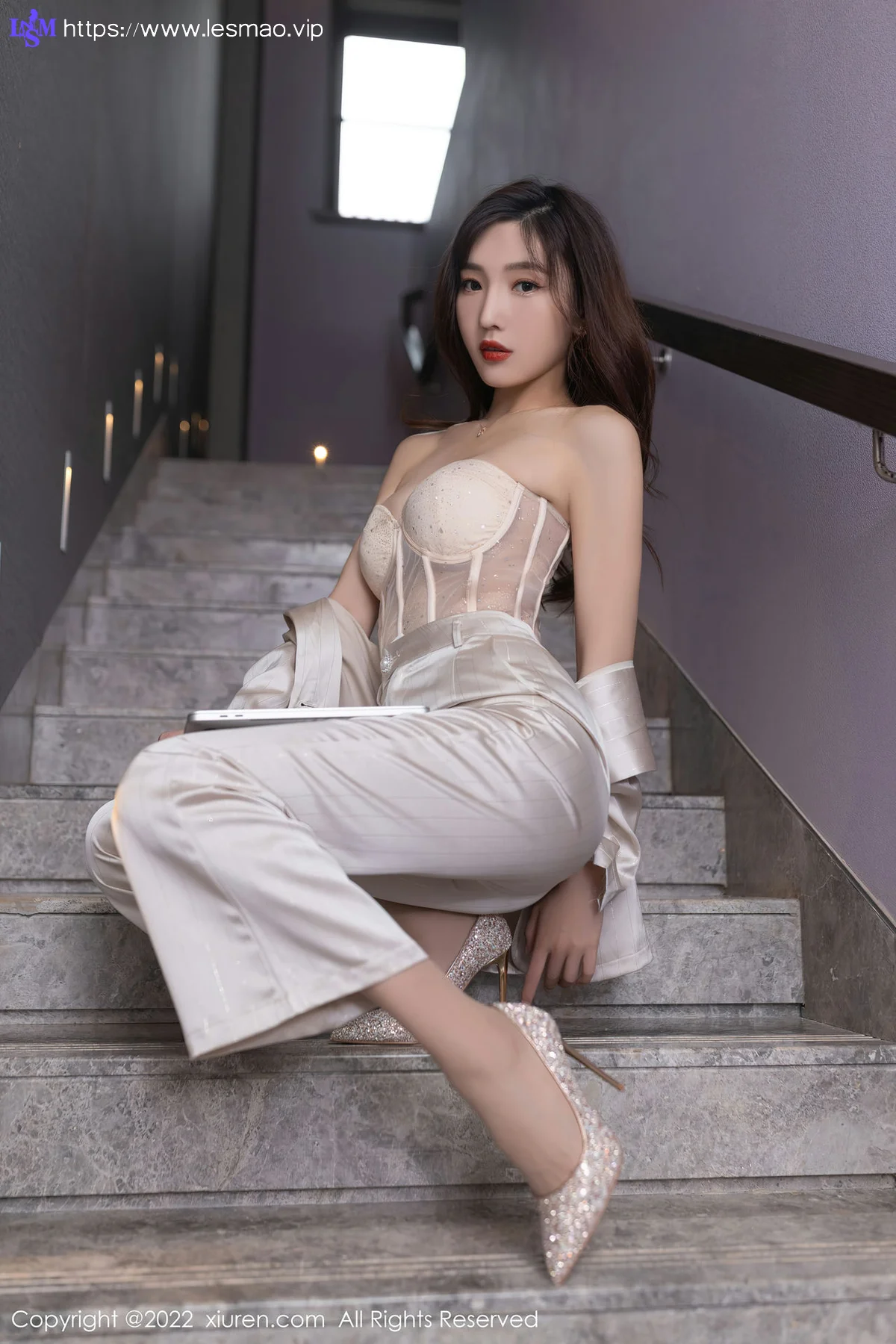 XiuRen 秀人 No.5594 陆萱萱 金色职业装性感私房写真111 - 24