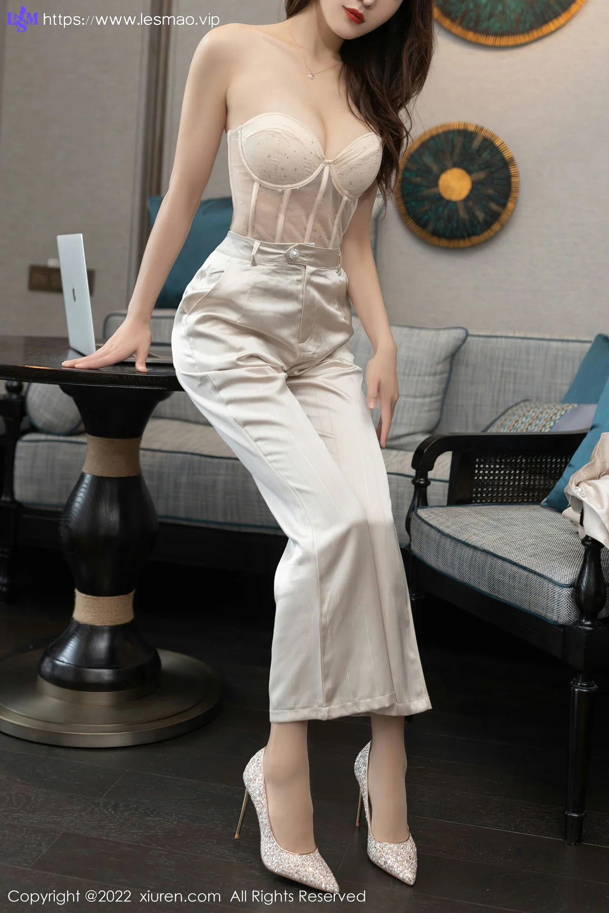 XiuRen 秀人 No.5594 陆萱萱 金色职业装性感私房写真111 - 39