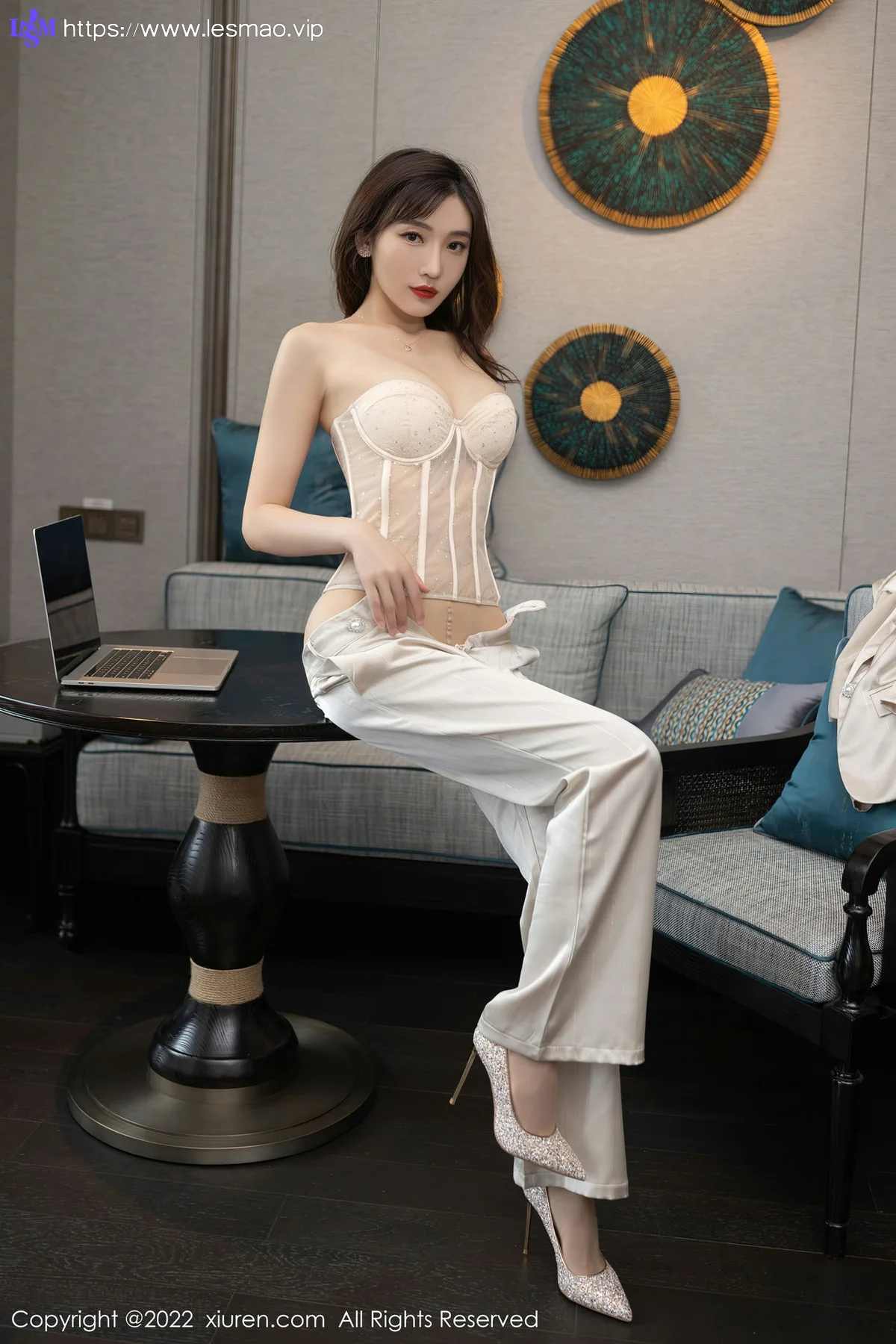 XiuRen 秀人 No.5594 陆萱萱 金色职业装性感私房写真111 - 48