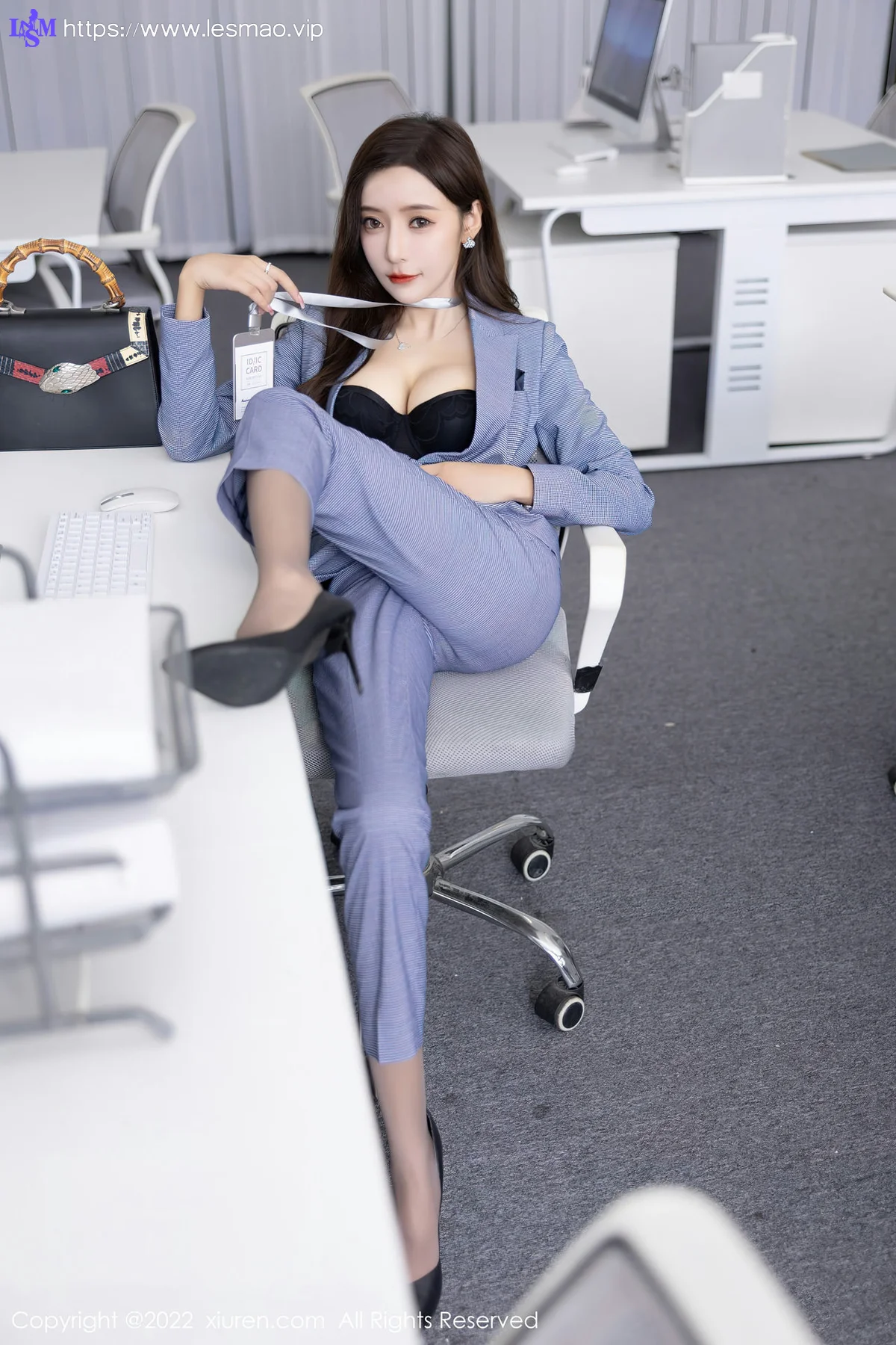 XiuRen 秀人 No.5629 王馨瑶yanni 灰色职业装性感写真22 - 23