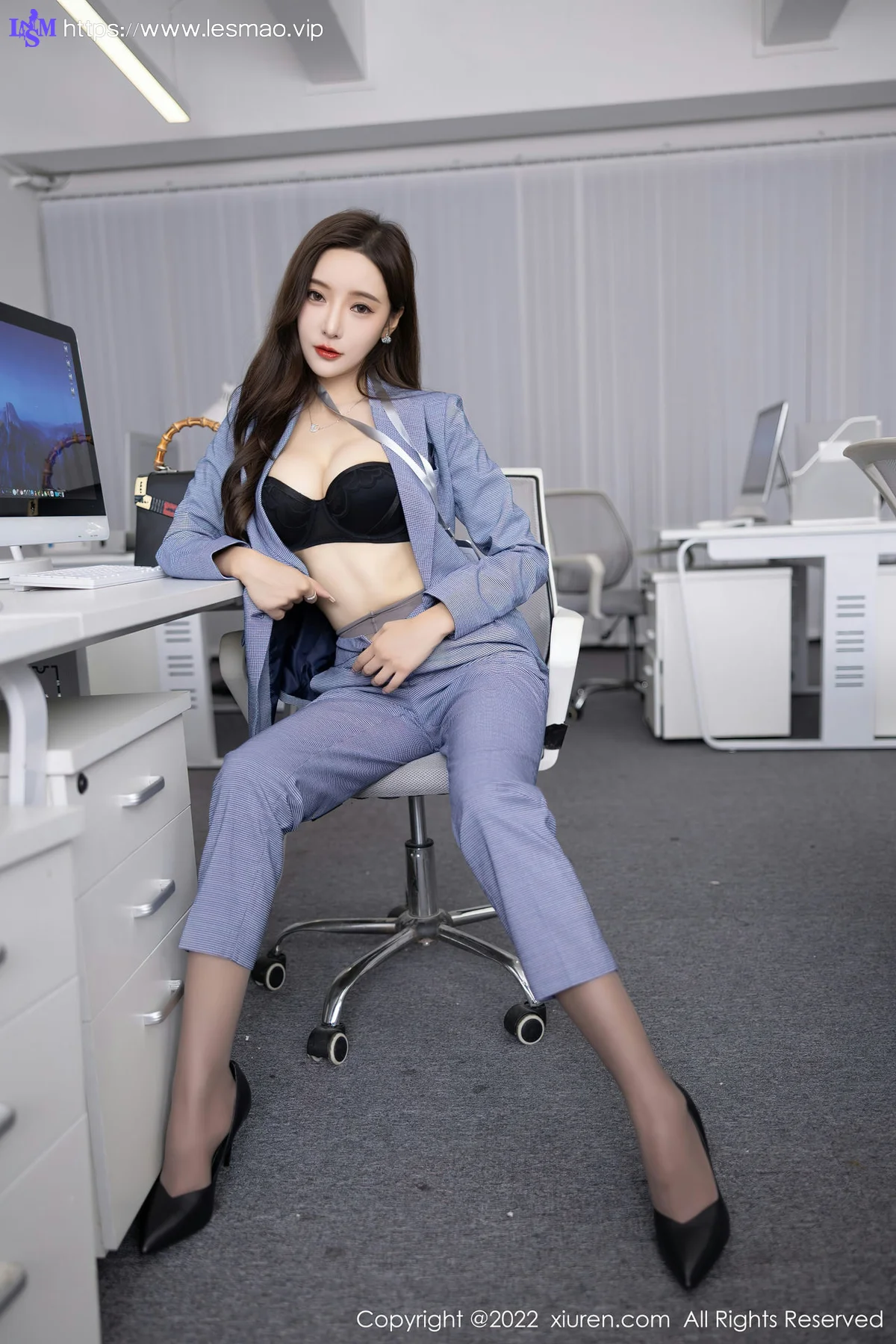 XiuRen 秀人 No.5629 王馨瑶yanni 灰色职业装性感写真22 - 28
