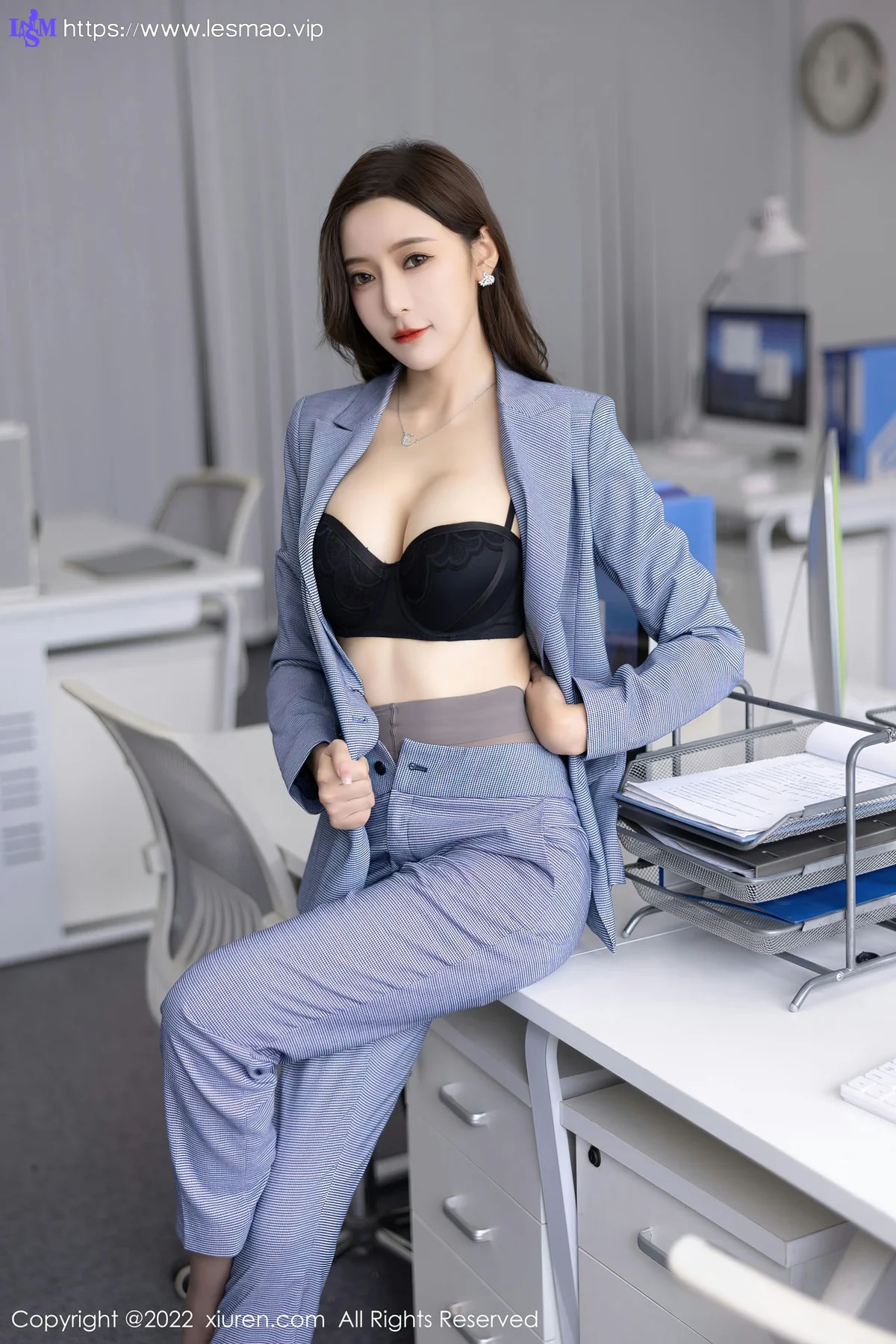 XiuRen 秀人 No.5629 王馨瑶yanni 灰色职业装性感写真22 - 29