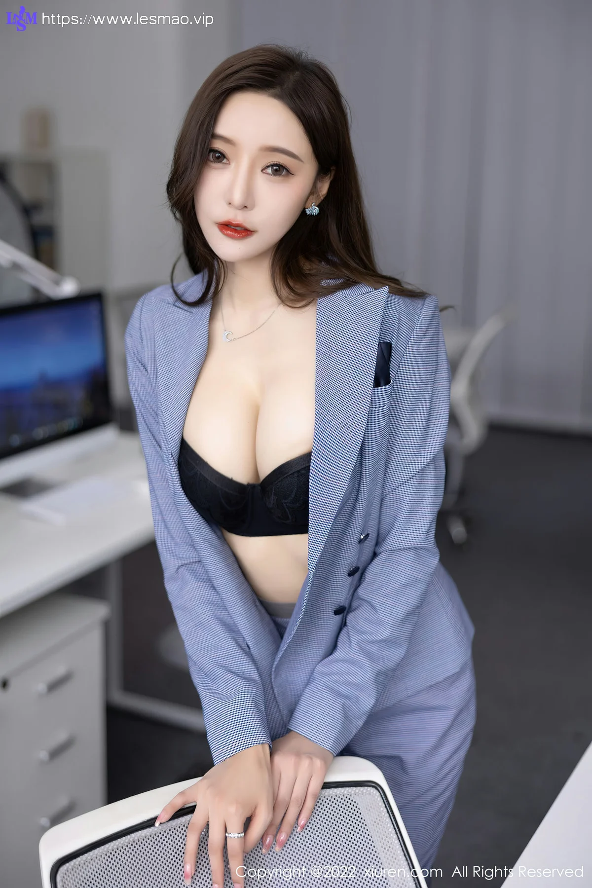 XiuRen 秀人 No.5629 王馨瑶yanni 灰色职业装性感写真22 - 37