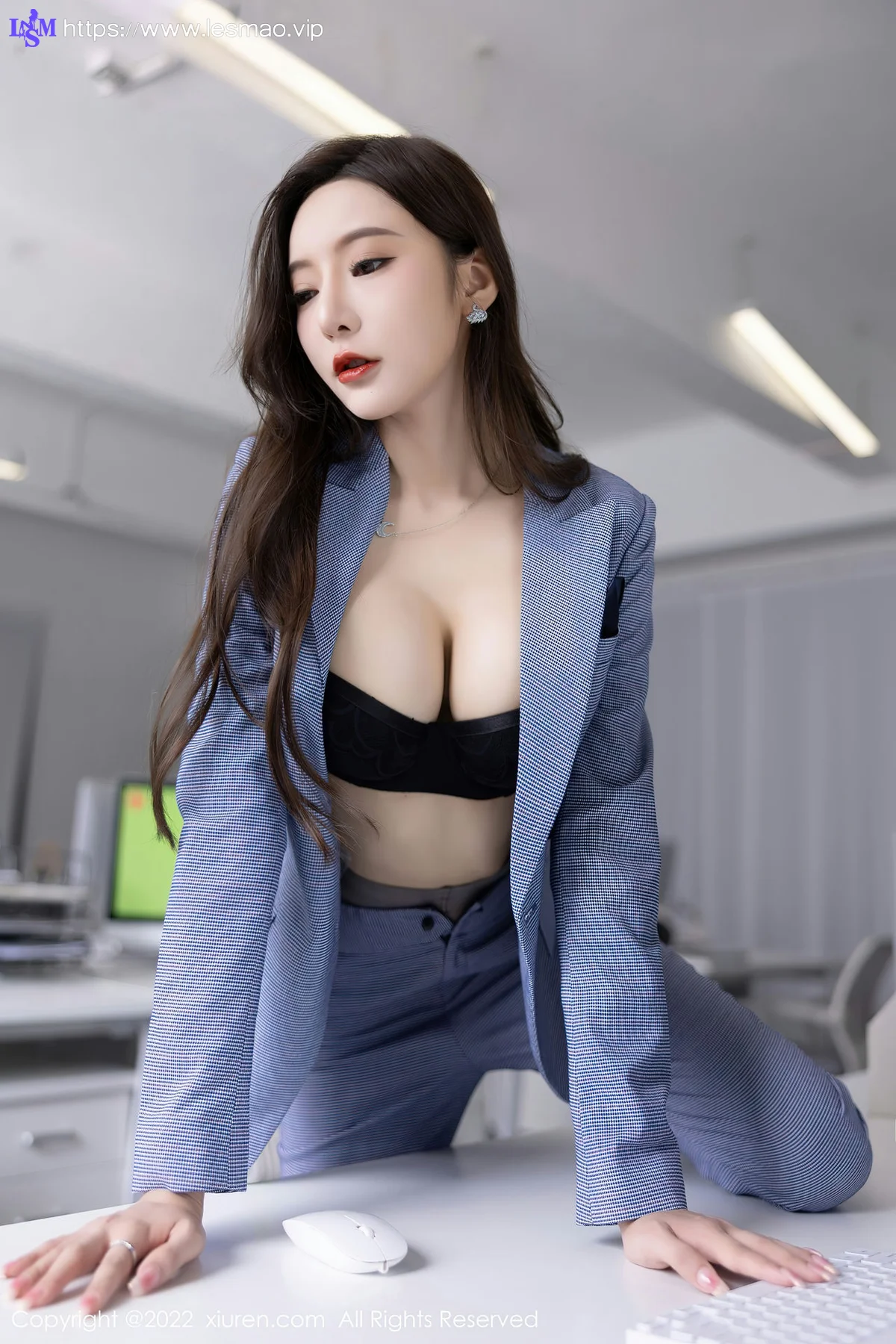 XiuRen 秀人 No.5629 王馨瑶yanni 灰色职业装性感写真22 - 40
