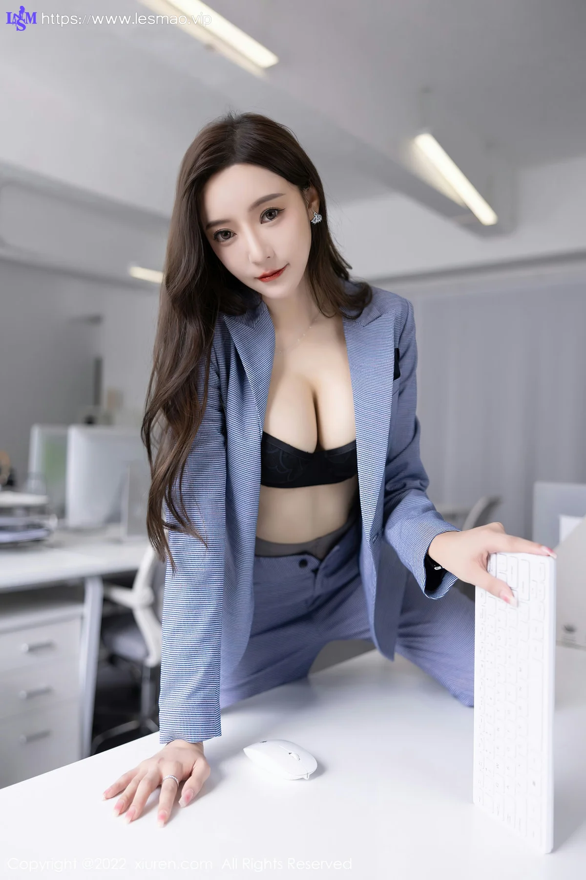 XiuRen 秀人 No.5629 王馨瑶yanni 灰色职业装性感写真22 - 41