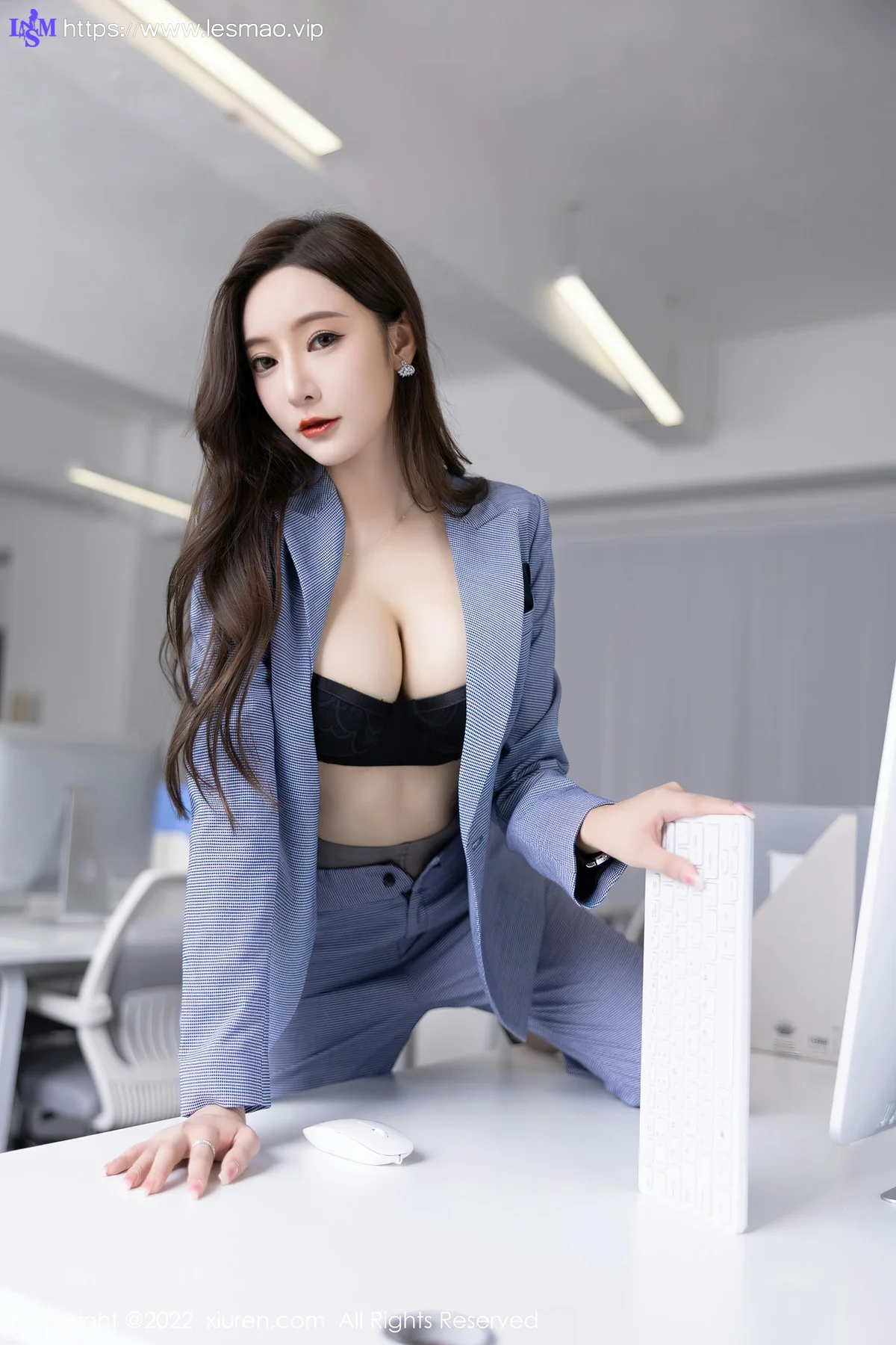 XiuRen 秀人 No.5629 王馨瑶yanni 灰色职业装性感写真22 - 43