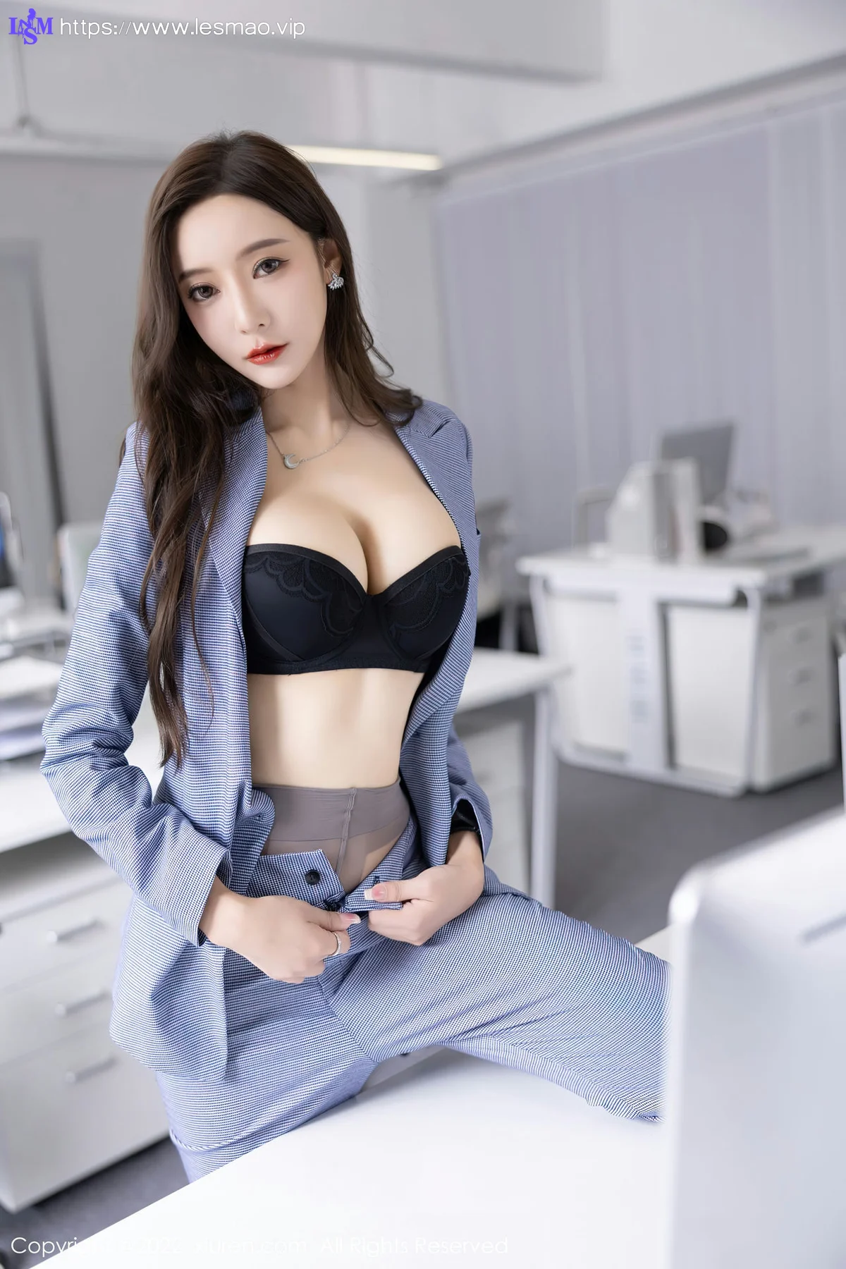 XiuRen 秀人 No.5629 王馨瑶yanni 灰色职业装性感写真22 - 48