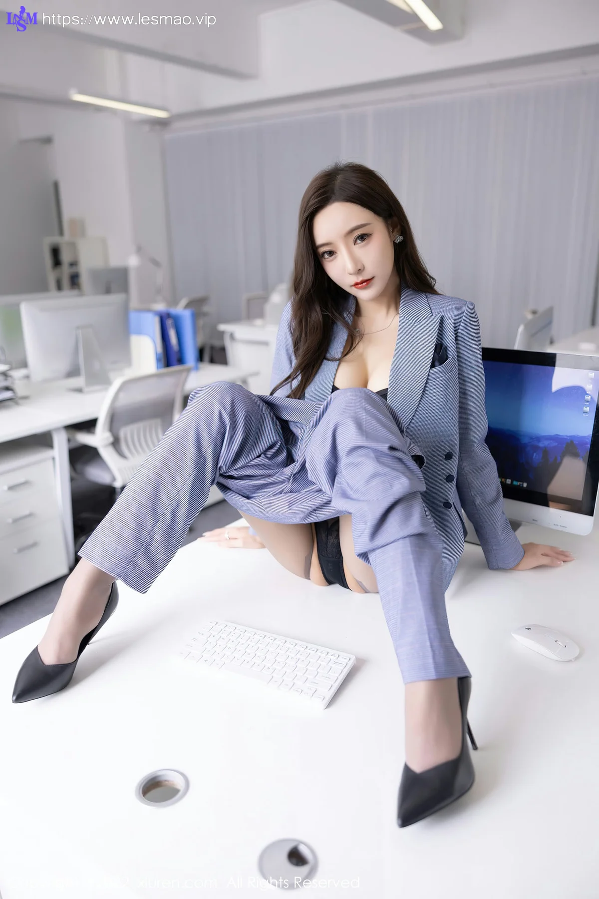 XiuRen 秀人 No.5629 王馨瑶yanni 灰色职业装性感写真22 - 54