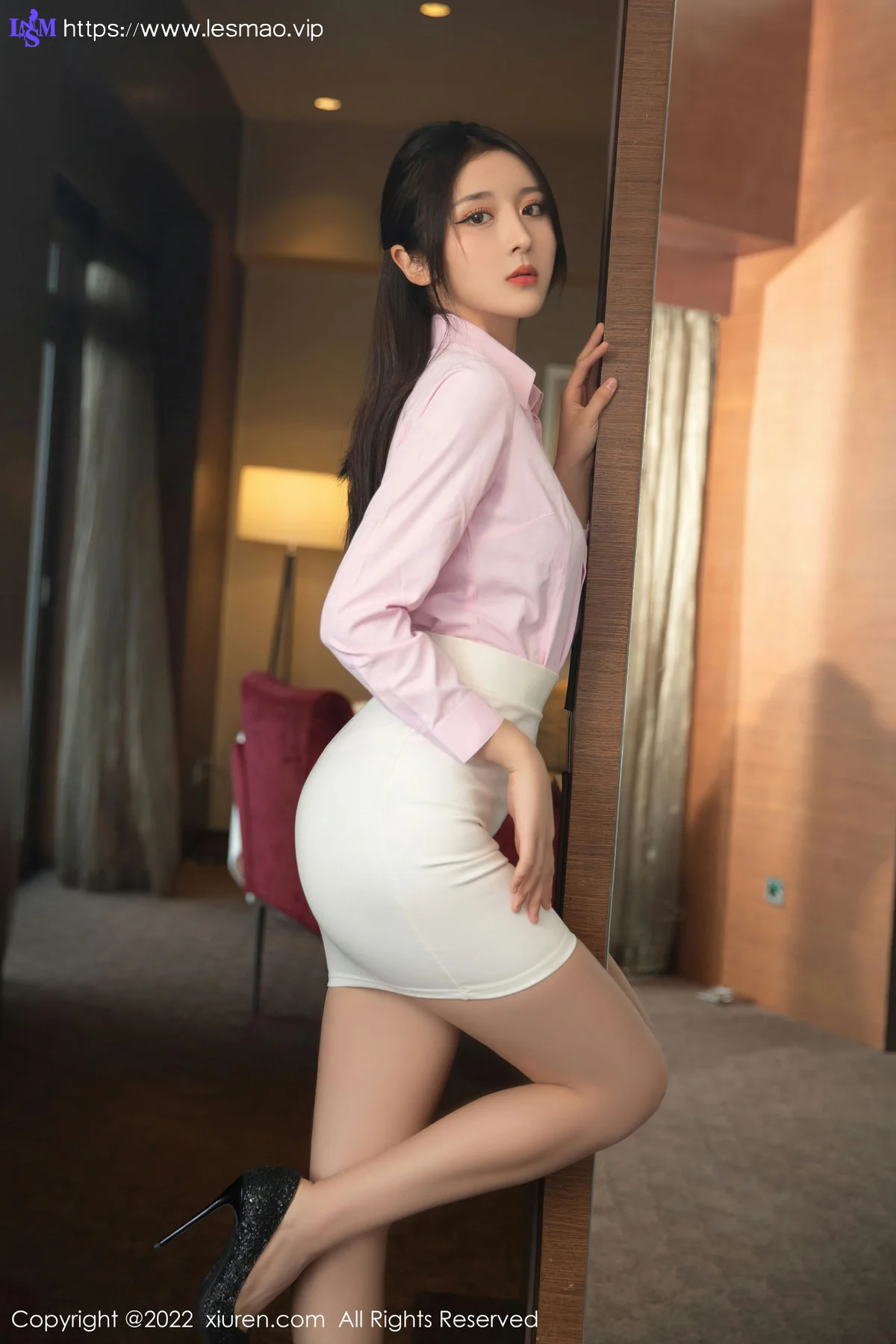 XiuRen 秀人 No.5667 夏甜甜 粉色ol制服 - 32